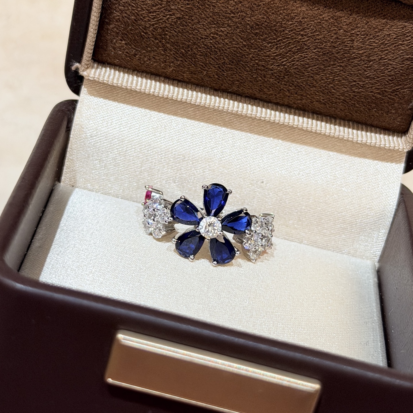 Hermès A7173 HW高级珠宝 新款 皇家蓝 花朵 钻石戒指 各大 栩栩如生