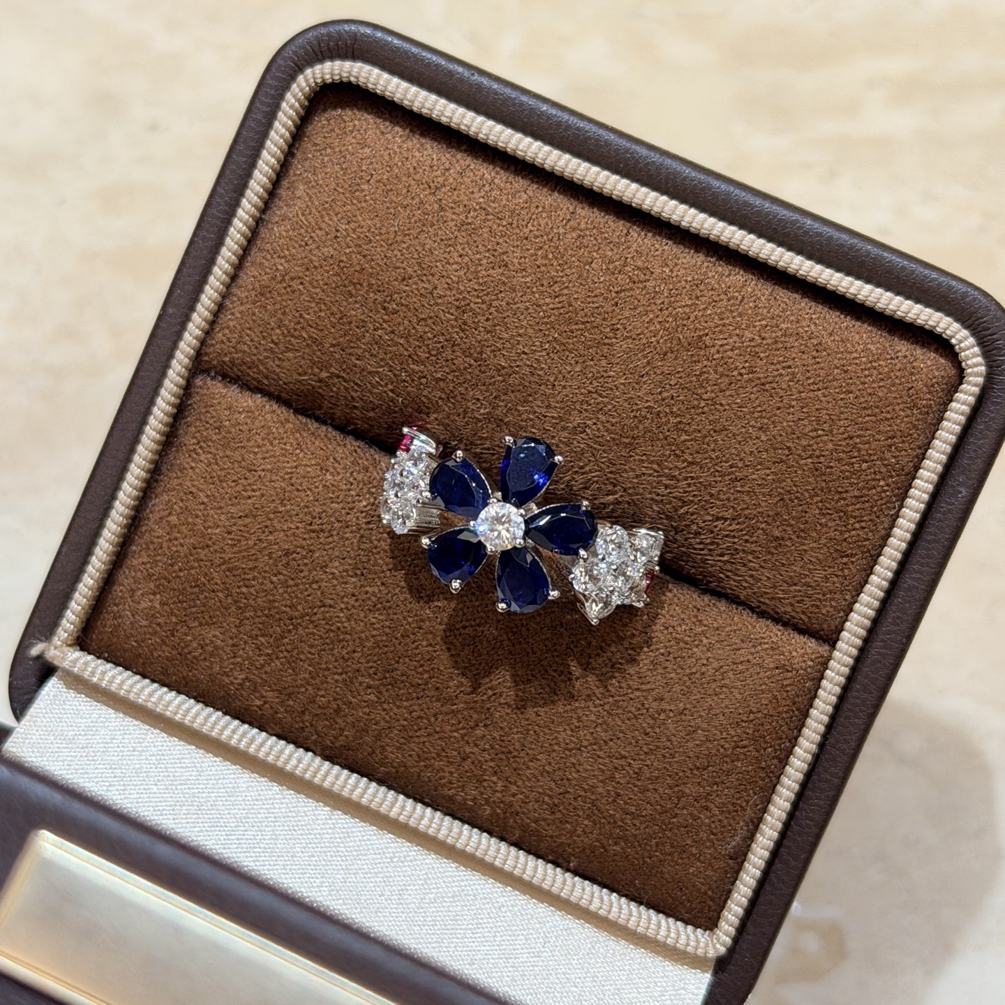 Hermès A7173 HW高级珠宝 新款 皇家蓝 花朵 钻石戒指 各大 栩栩如生