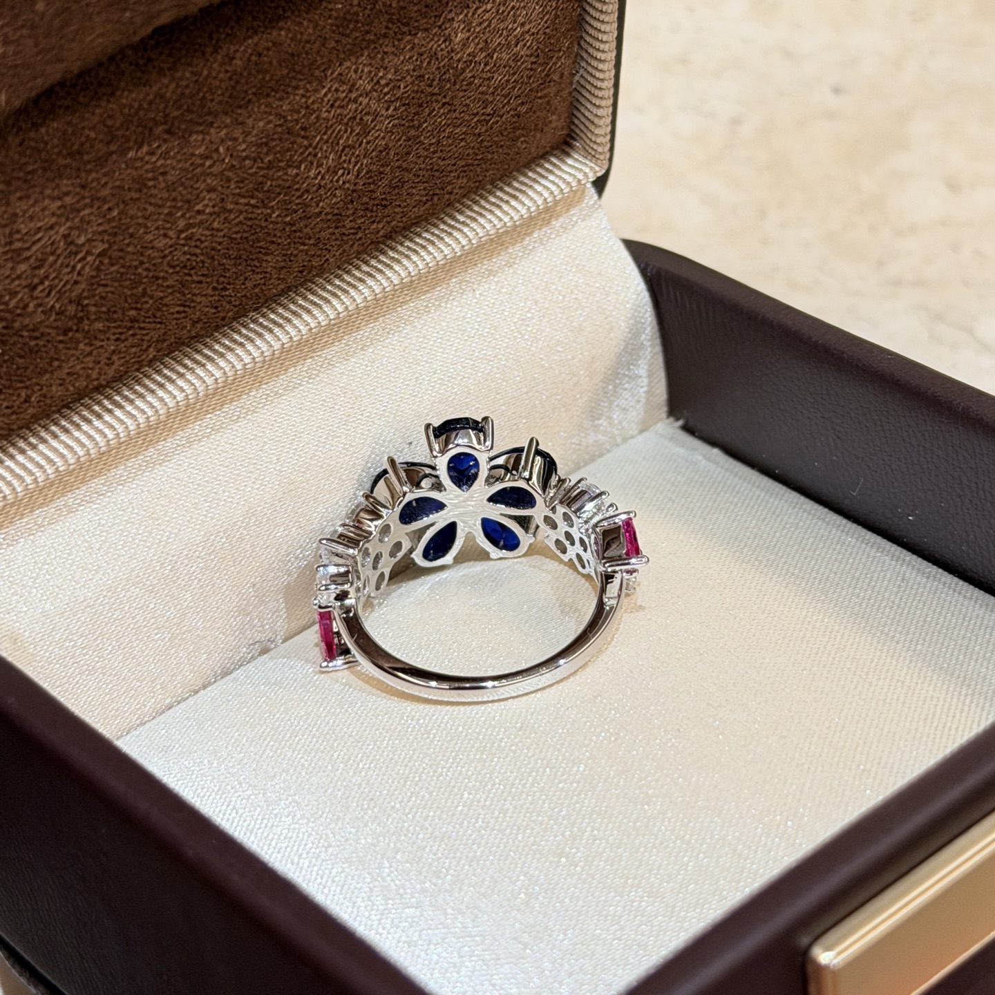 Hermès A7173 HW高级珠宝 新款 皇家蓝 花朵 钻石戒指 各大 栩栩如生