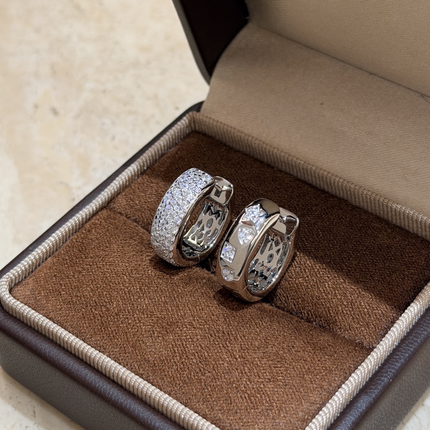 Hermès A7333 独立设计师 新款 异形钻 满钻密镶 双面耳拍 S925纯银镀18K白金 ins嘻哈潮牌 轻奢品牌 非常百搭 男女均可佩戴 铂金 电镀厚金 双面均可佩戴 买一当二佩戴 纯银耳环
