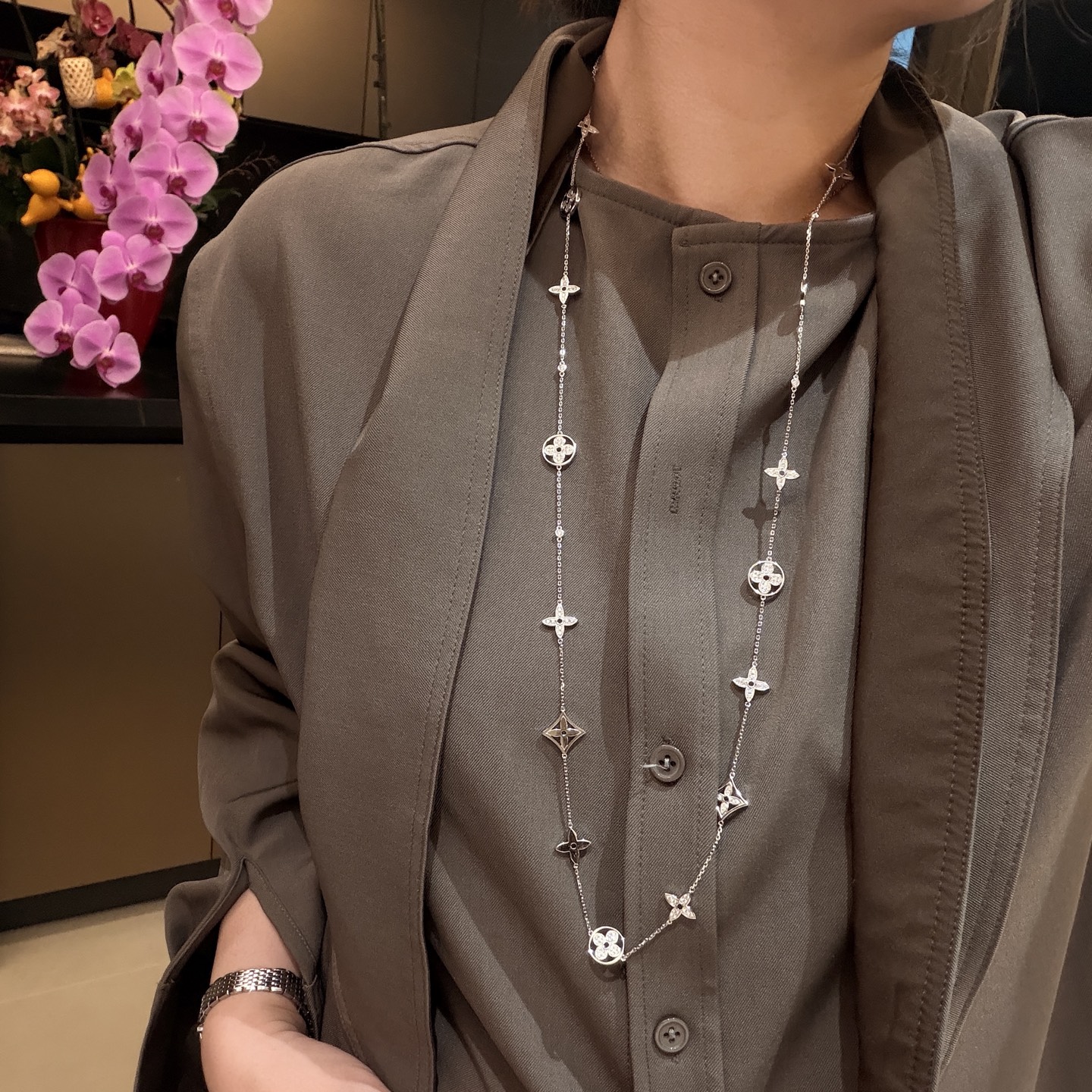 Louis Vuitton A7287 驴家 新款 满钻 花卉 老花 乱花毛衣链 每一朵花朵都是经过层层打磨抛光镶嵌出品