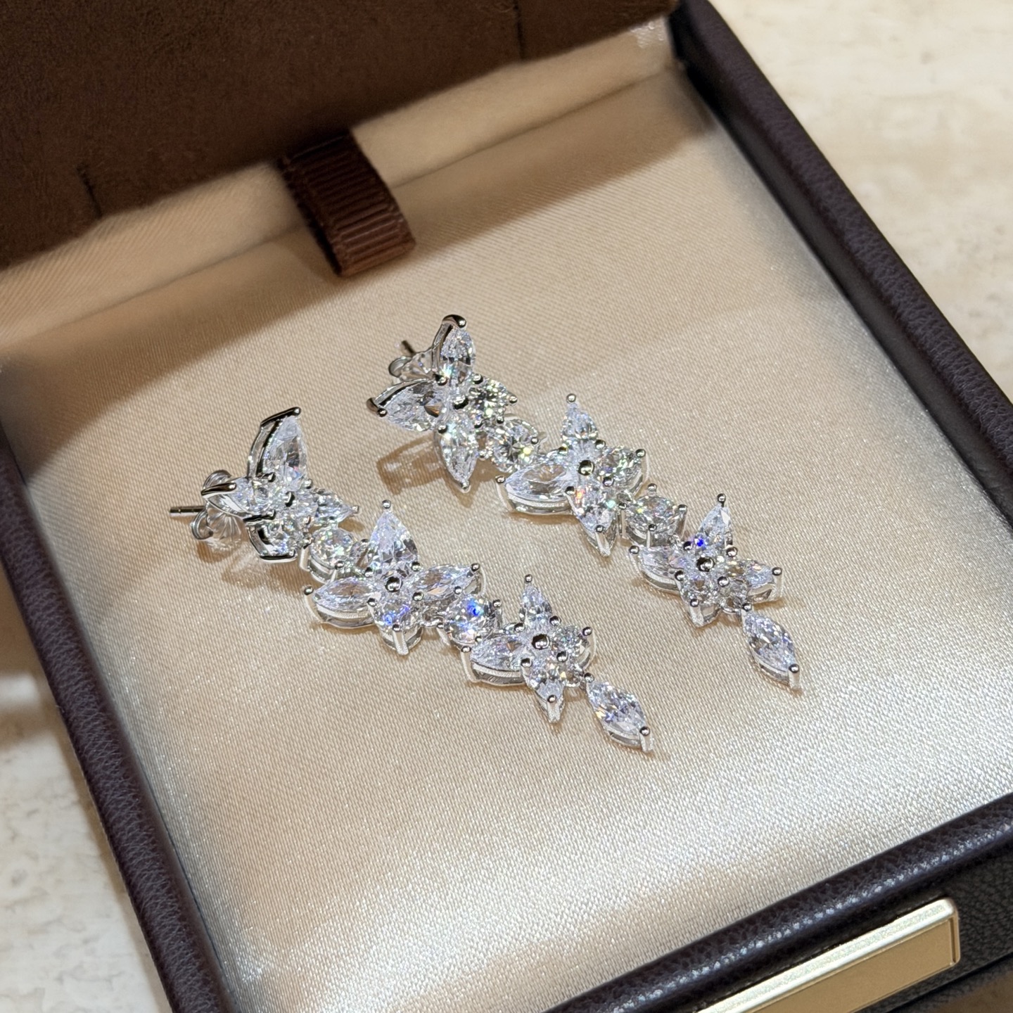 Hermès A1405 【T家】新款 大号 马眼 花簇 大号耳钉 【完美 】 精选925纯银材质