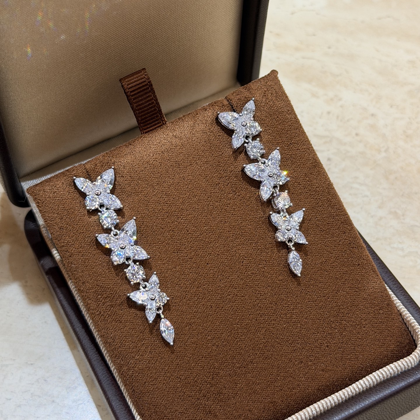 Hermès A1405 【T家】新款 大号 马眼 花簇 大号耳钉 【完美 】 精选925纯银材质