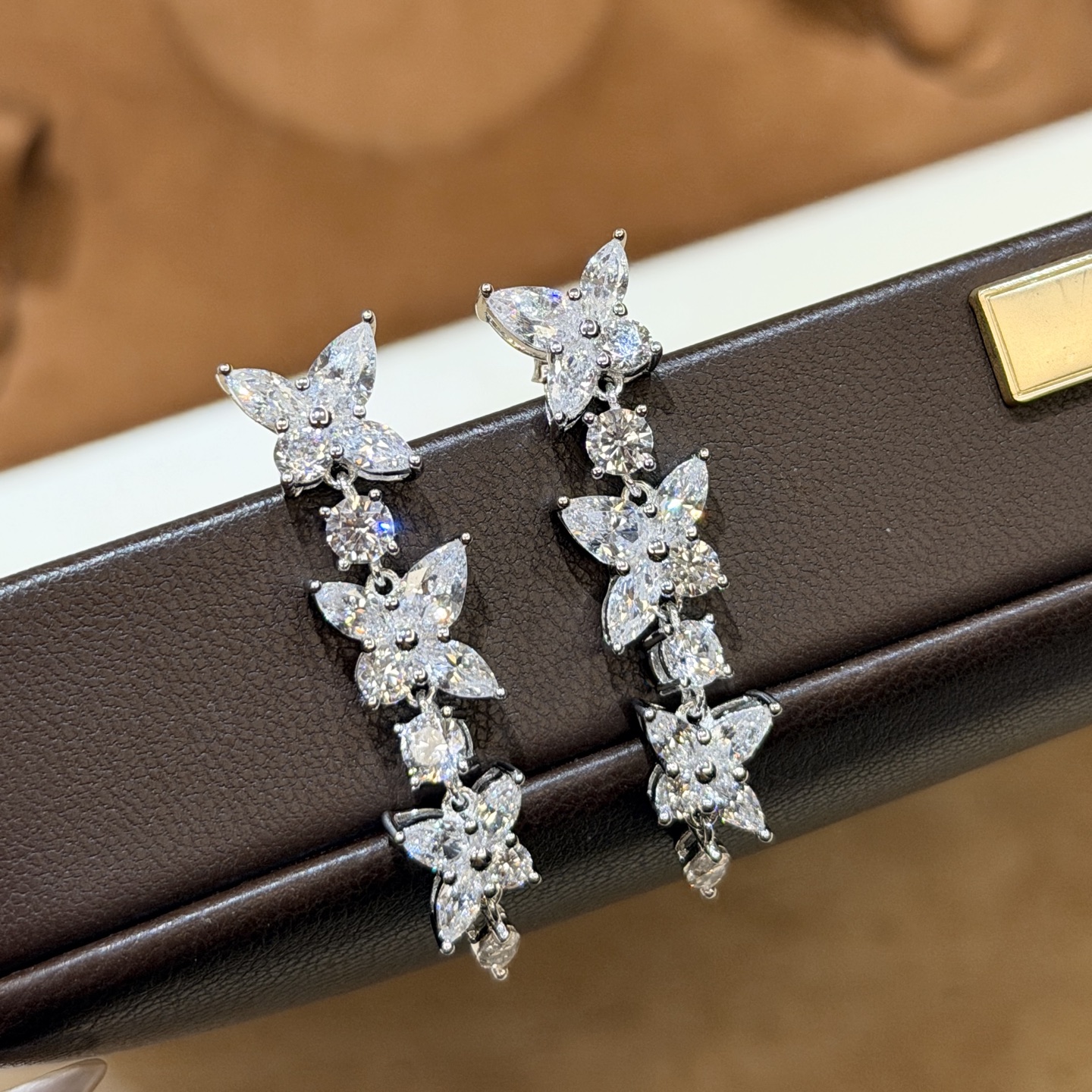 Hermès A1405 【T家】新款 大号 马眼 花簇 大号耳钉 【完美 】 精选925纯银材质