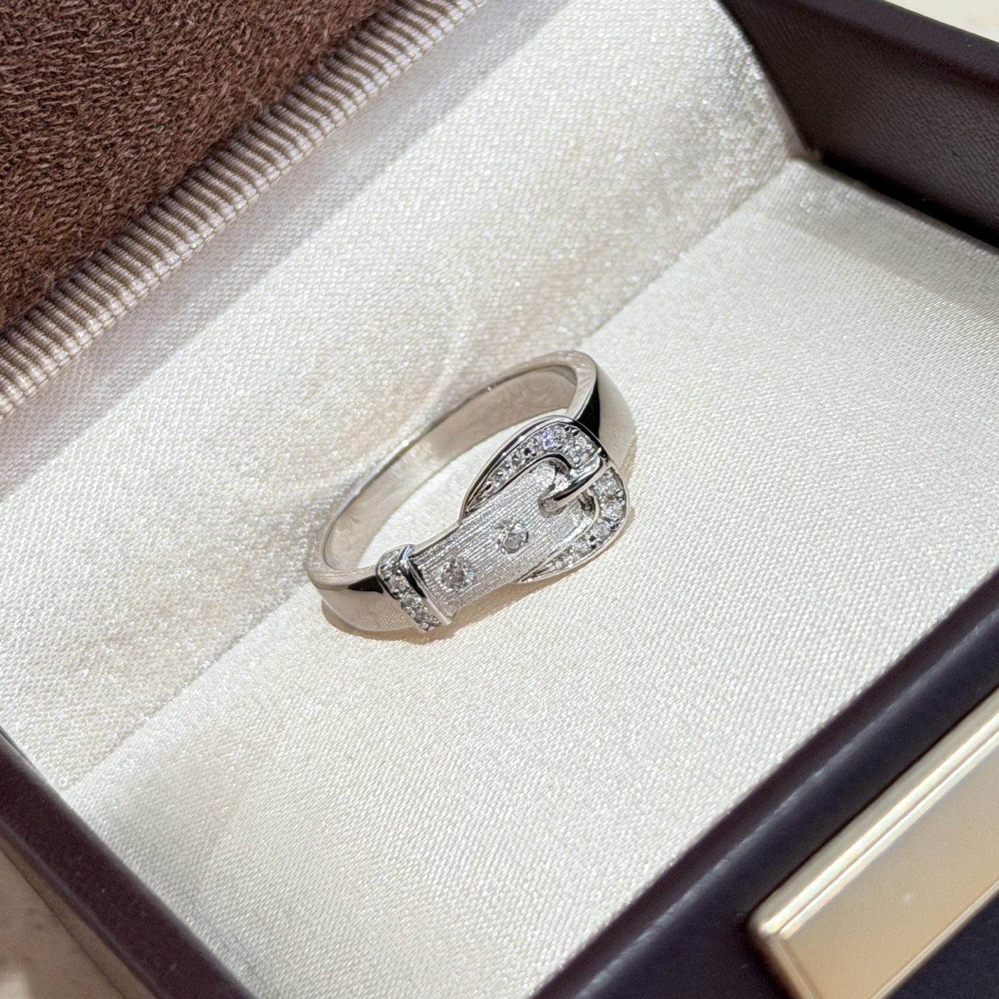 A6636 👑 Diseñador independiente Nuevo estilo Hebilla de cinturón Anillo de acabado cepillado 💍 Clásico que atrae fáci…