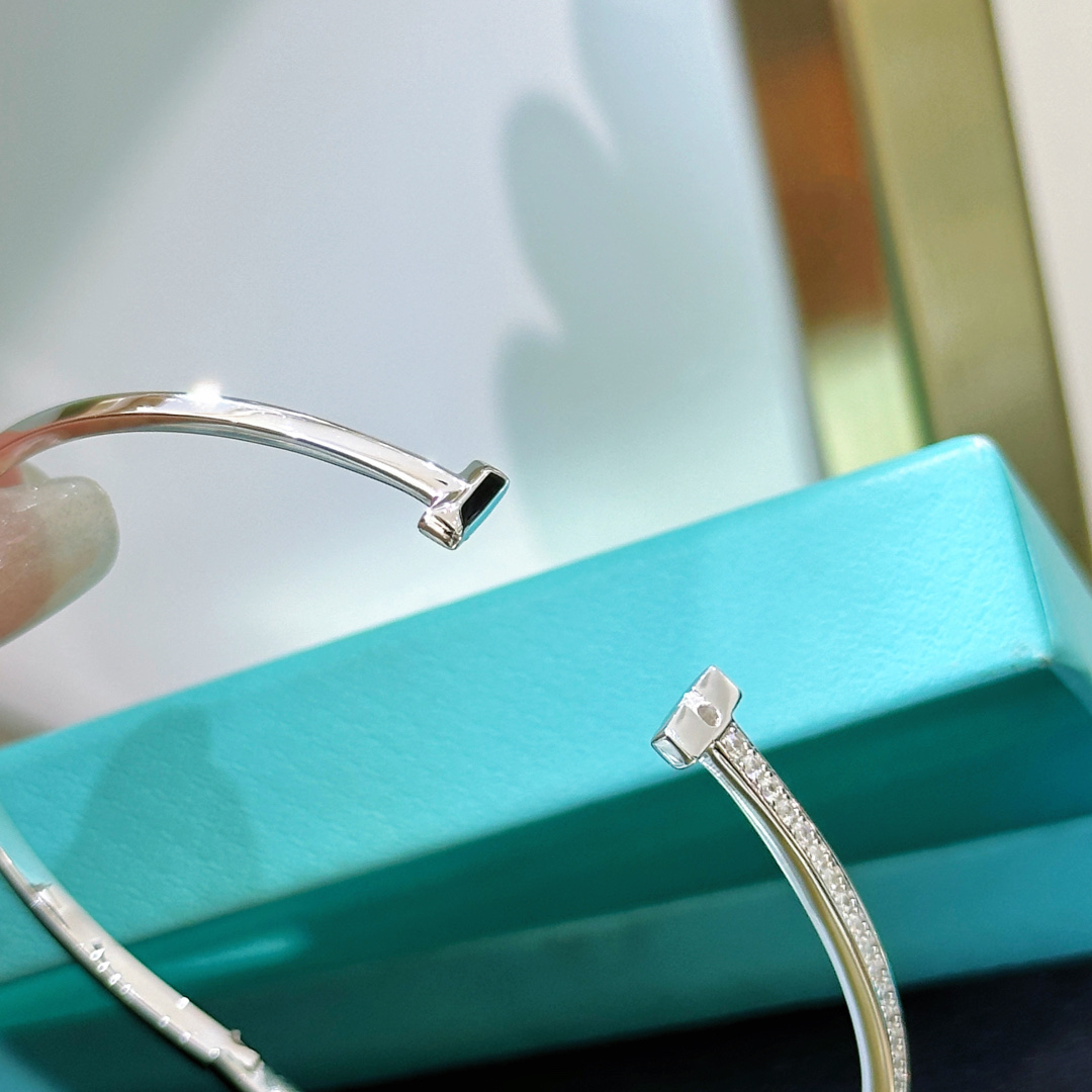 Hermès xf051 Tiff T1系列半钻 手镯 独家首发 高端定制 女神同款 设计彰显 优雅