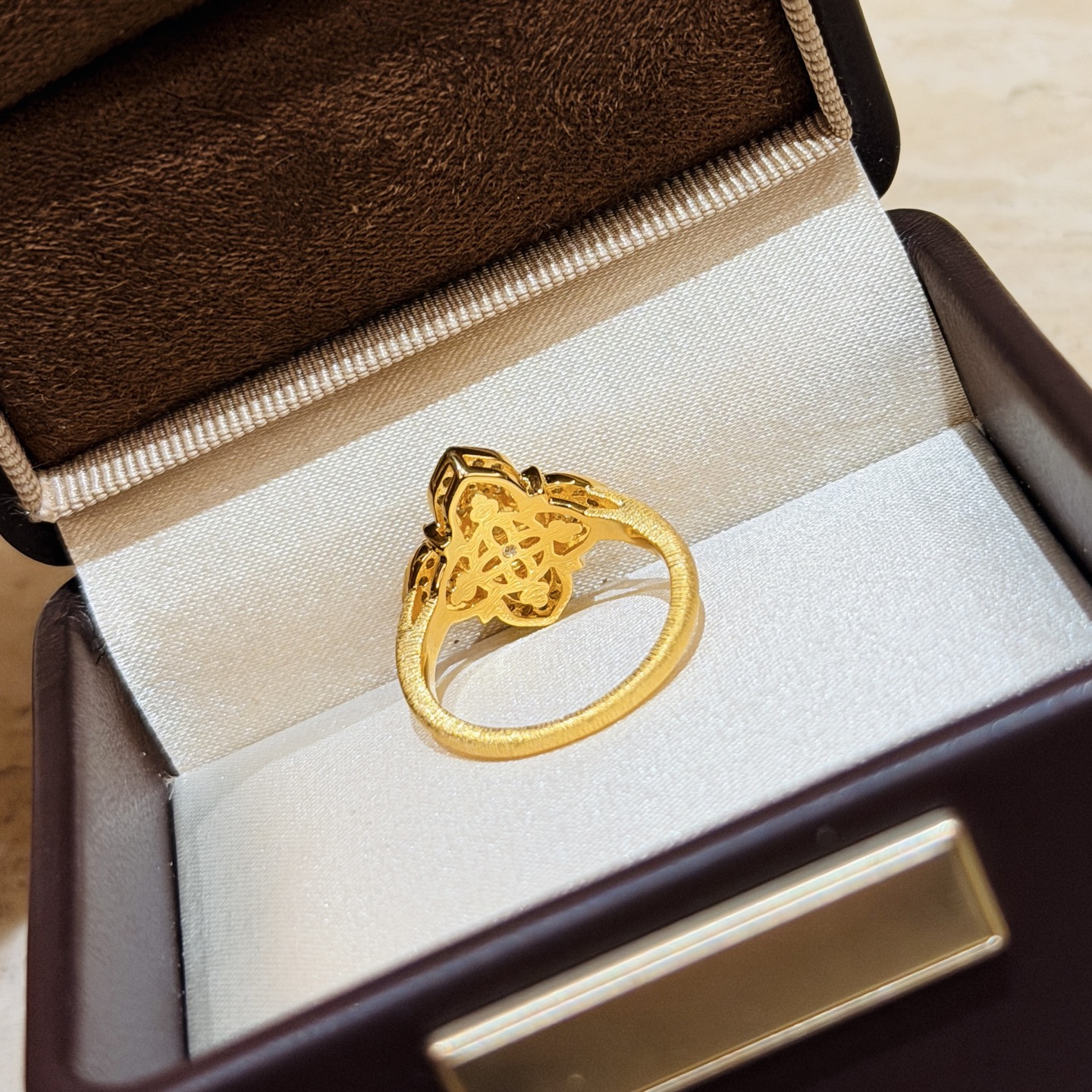 Buccellati A7213 布契拉提 新款 古法黄金工艺 四叶草 拉丝 戒指 高级意大利宫庭风 高端925纯银 18k金镶嵌7A高碳钻 美 到骨子里了 电镀厚金 678码齐 纯银戒指