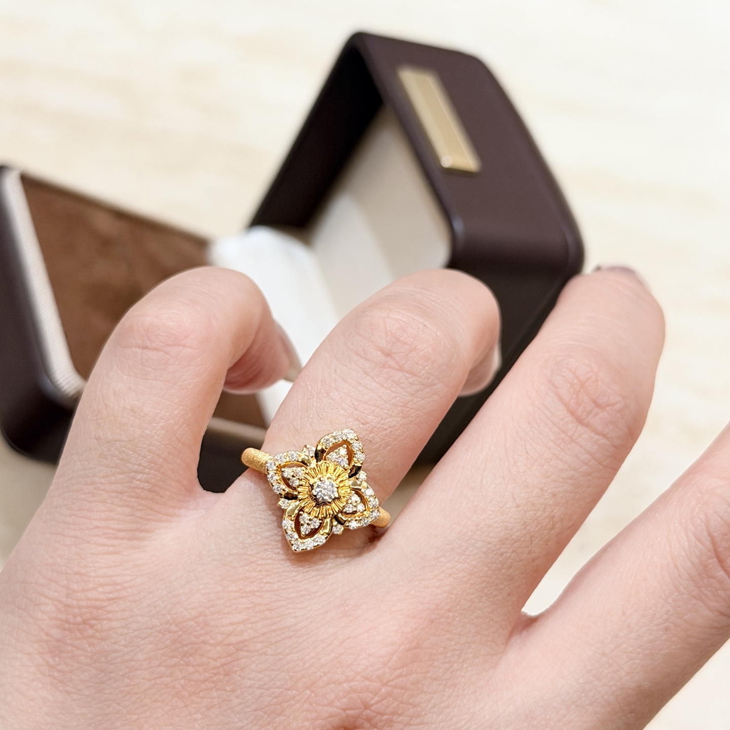 Buccellati A7213 布契拉提 新款 古法黄金工艺 四叶草 拉丝 戒指 高级意大利宫庭风 高端925纯银 18k金镶嵌7A高碳钻 美 到骨子里了 电镀厚金 678码齐 纯银戒指