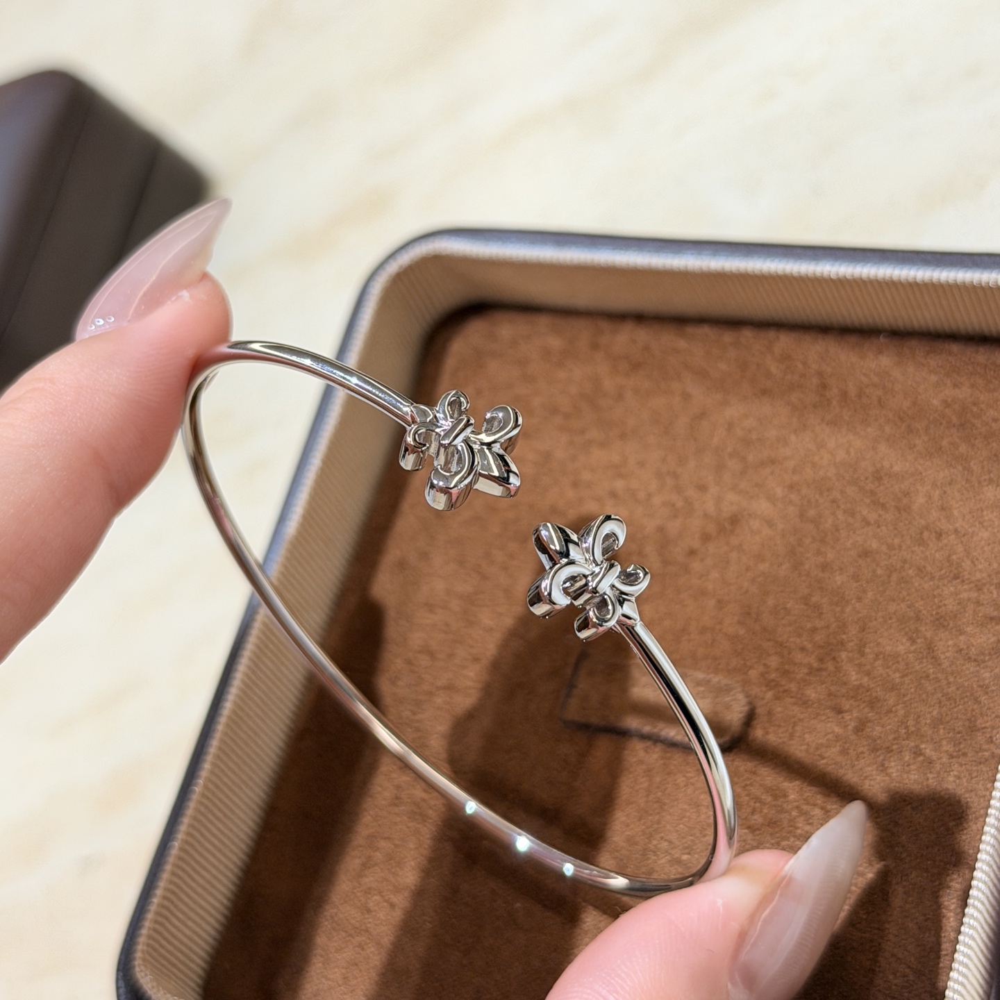 Chrome Hearts A7094 火爆 克罗心新款 船锚 权杖 鸢尾 光面手镯 n 是一个体现 潮流 个性 通体精选进口925纯银材质