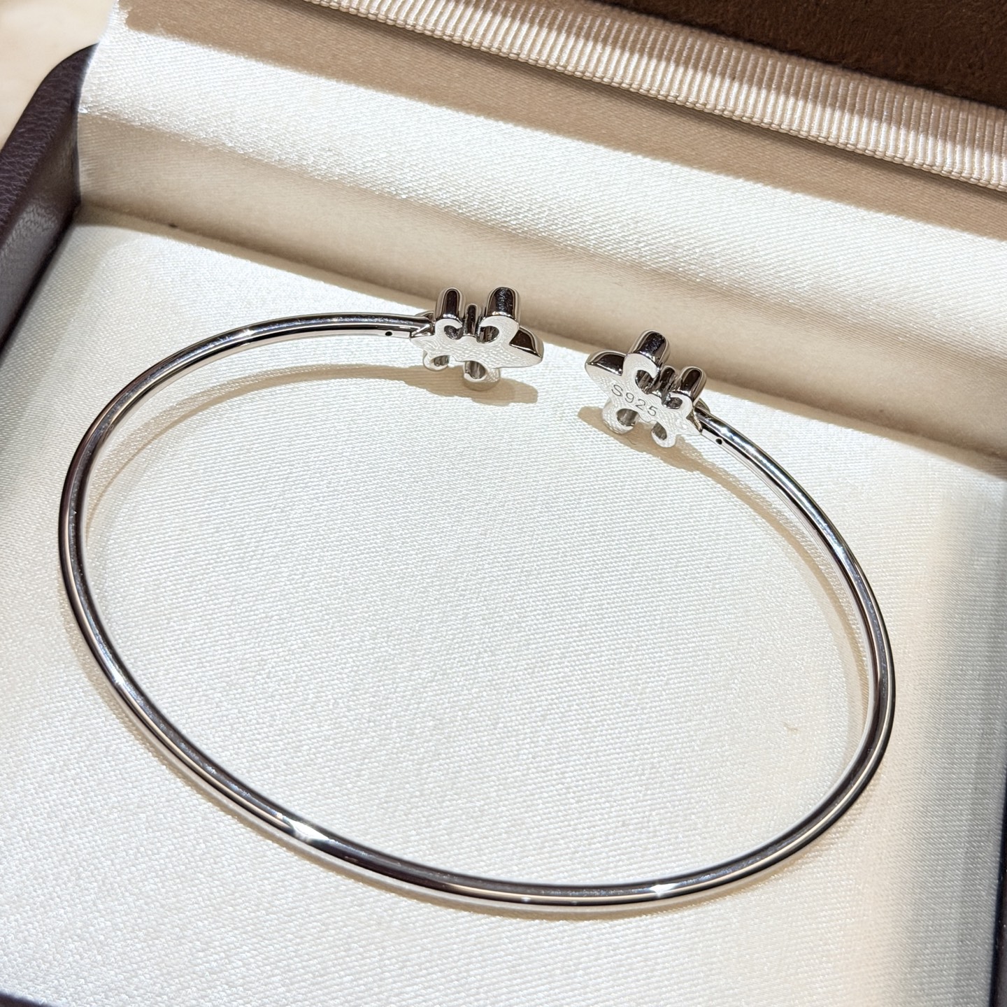 Chrome Hearts A7094 火爆 克罗心新款 船锚 权杖 鸢尾 光面手镯 n 是一个体现 潮流 个性 通体精选进口925纯银材质