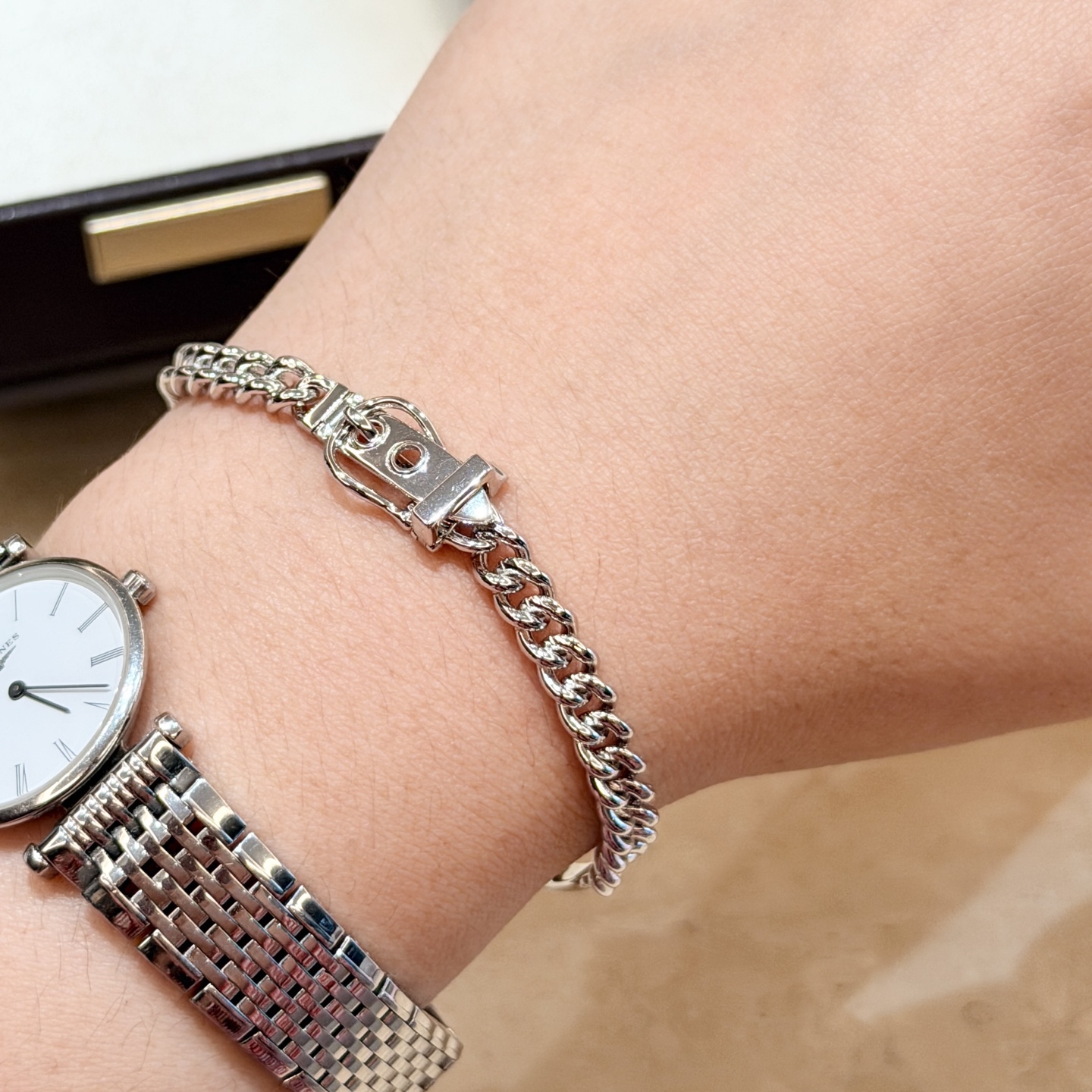 Hermès A7163 最新H家 皮带扣 链条手链 容易吸引人的 皮带扣 S925纯银镀K金 绝不是那种滥大街的便宜货 无论款式 质感 都是绝对的顶尖feel 只要看一眼就懂了 自留款 超 nice 铂金色电镀厚金 纯银手链