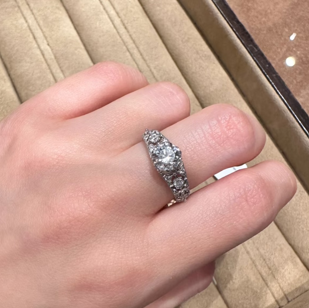 Hermès A7398 独立设计师款 新款 六爪圆钻 交叉 点钻 钻石 戒指 高端 cnc 抛光 进口925纯银微镶工艺 电镀厚金 678码 铂金色 纯银戒指