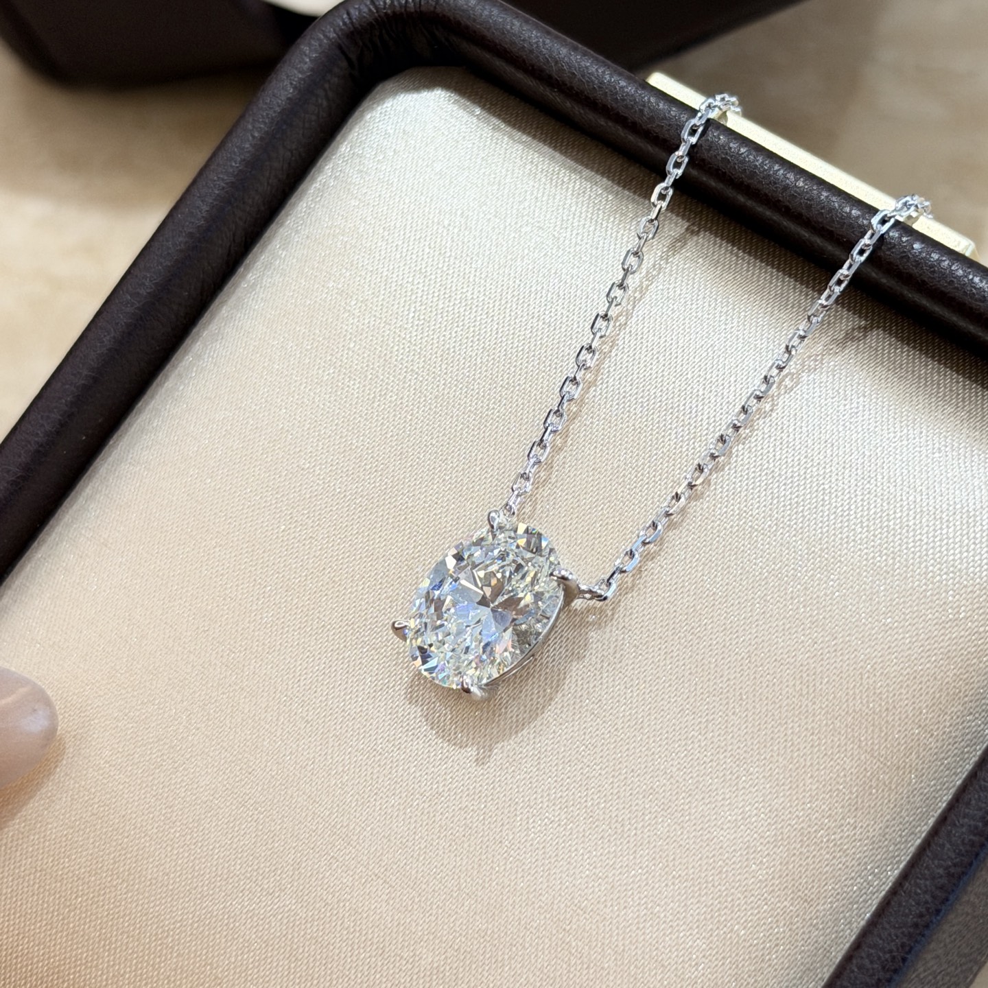 Hermès A5569 【仿真钻】鸽子蛋 五克拉 钻石 项链 采用珠宝 最顶尖的仿真钻 手工镶嵌 高端定制925纯银精工打造 栩栩如生