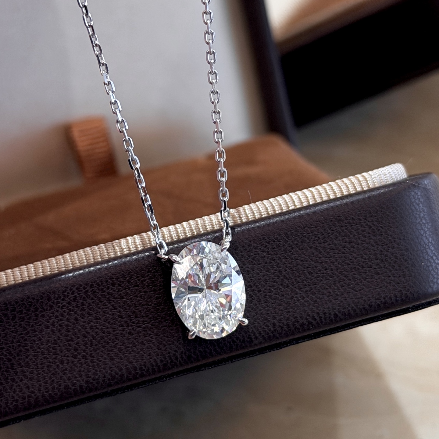 Hermès A5569 【仿真钻】鸽子蛋 五克拉 钻石 项链 采用珠宝 最顶尖的仿真钻 手工镶嵌 高端定制925纯银精工打造 栩栩如生