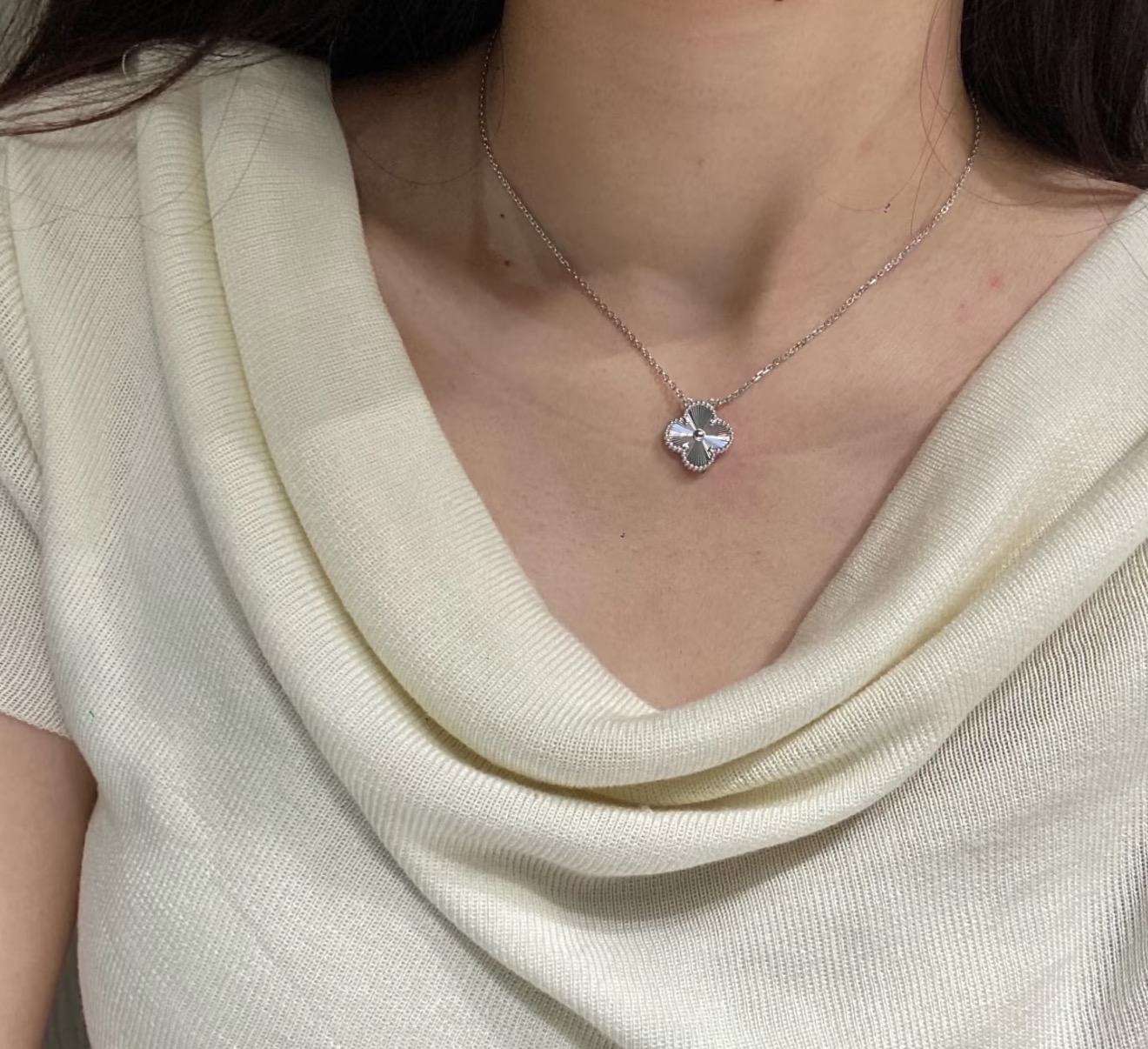 Hermès A4210 直播专供 纯银无logo CNC车床 梵家 镭射 四叶草 单花项链 菱形扣 双面 幸运全金玑镂雕花 电镀18K金 做工复杂 精工细节 打造 设计独特教人一见倾心 佩戴美美哒 电镀厚金 铂金色 纯银项链