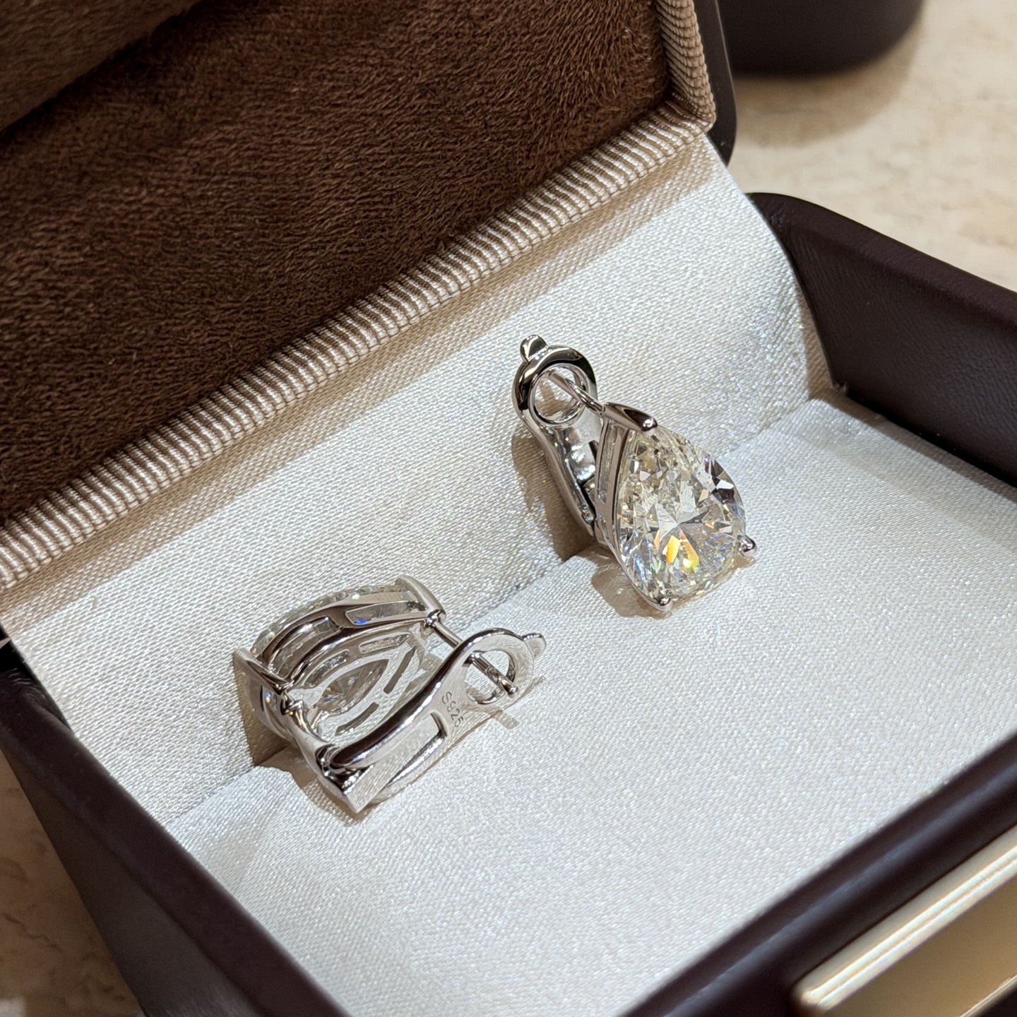 Ralph Lauren A7400 【仿真钻】格拉夫 5克拉 水滴 耳拍 通体925纯银 用钻石的切割工艺来切割人工钻