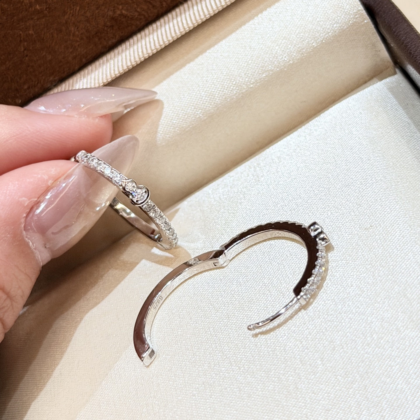 Qeelin A7404 麒麟珠宝 新款 国潮风 排钻 葫芦 耳钉 各大 潮流的风向标 葫芦自古就有“福禄吉祥”的寓意 高端 925银精工 镶嵌5A高碳钻 修饰脸型