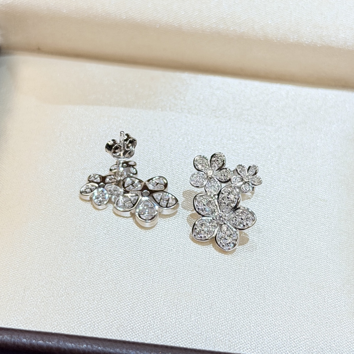 Ralph Lauren A7403 格拉夫 旗舰店同步上新 最新款 大小花 三花 大号耳钉 花朵比例恰到好处