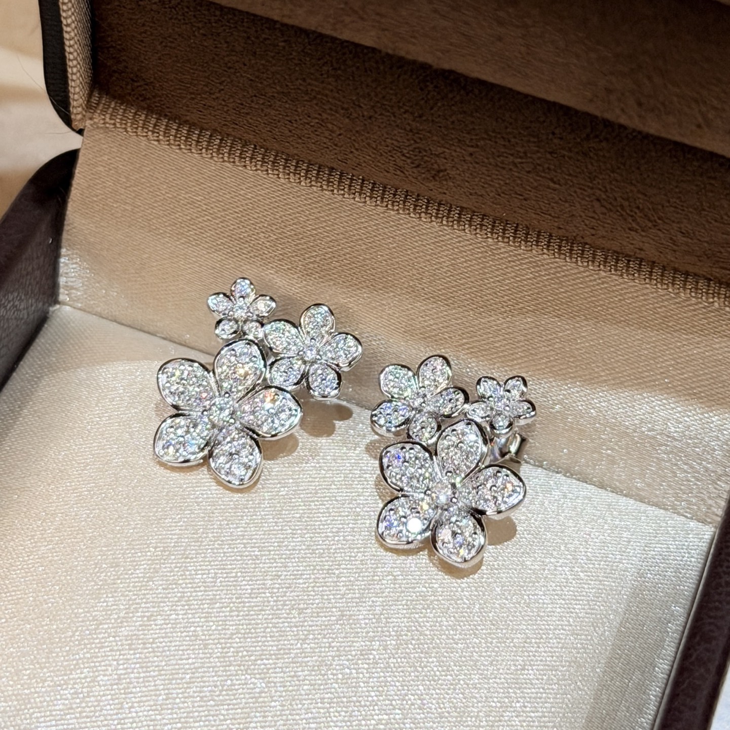 Ralph Lauren A7403 格拉夫 旗舰店同步上新 最新款 大小花 三花 大号耳钉 花朵比例恰到好处