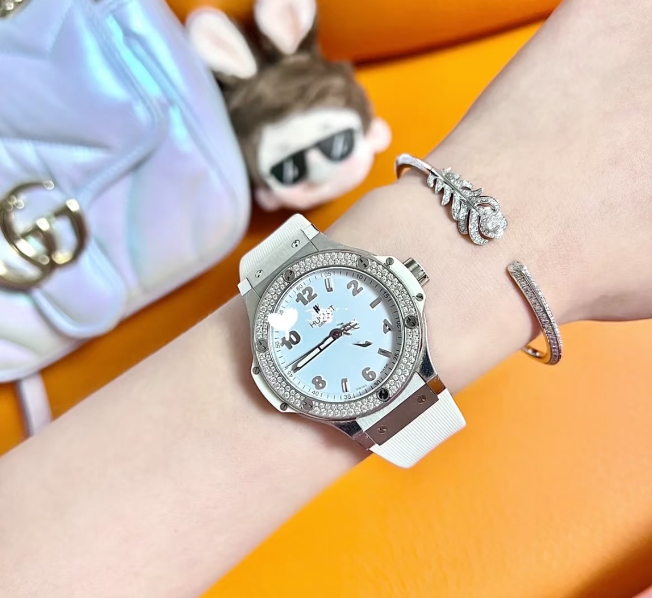 Hermès A7131 宝诗龙 羽毛 单钻 手镯 通体纯银镶嵌AAAAA级高碳钻 个性 引领潮流 通体925纯银 镶嵌工艺 女神 单品 电镀厚金 铂金色 纯银手镯