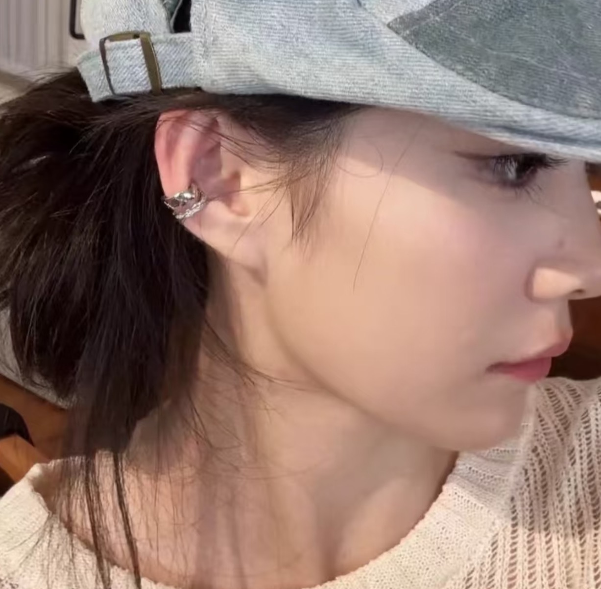 Chanel A6969 【纯银CNC版】Coco系列 宽版 菱格 双层 半钻 大号耳骨夹 精选德国进口s925纯银材质电镀厚金 超美腻耳骨夹 无耳洞的福利哦 铂金色 纯银耳骨夹
