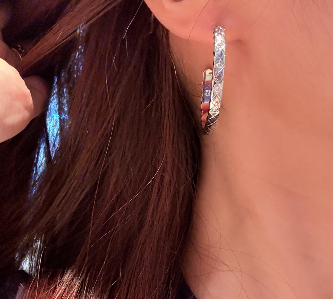 Chanel A7360 【纯银CNC版】新款 小香风 大号菱格 间隔钻 大耳圈 高端定制925纯银镶嵌 高碳钻 高端珠宝coco crush 全明星阵容：COCO CRUSH 新品 系列高级珠宝 电镀厚金 铂金色 纯银耳环