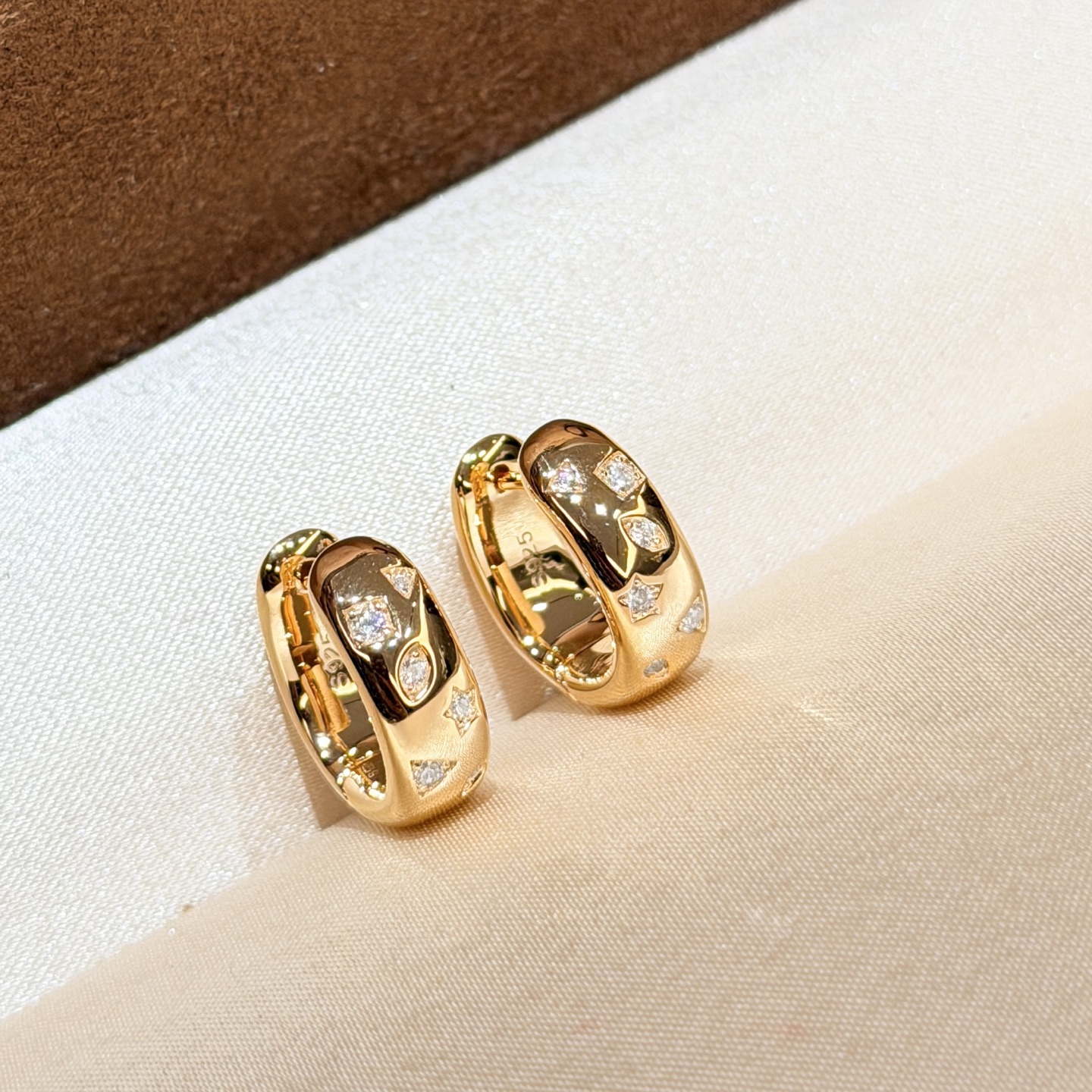 A7438 👑 Diseñador independiente, nuevo modelo, diamantes de forma irregular, pavé completo, pendientes de doble cara, …