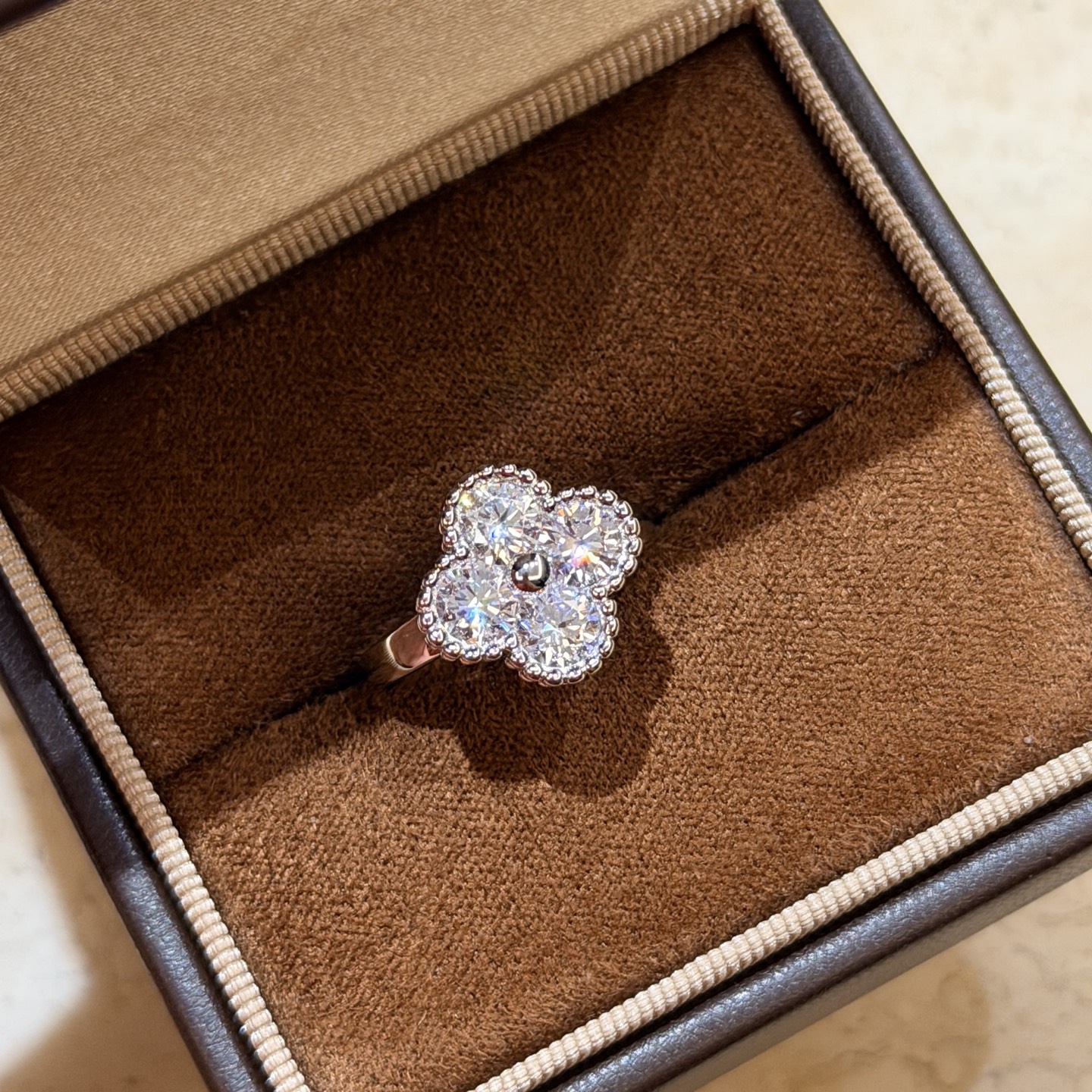 A7578 ✨ Casa Fan, nuevo, anillo de trébol de cuatro hojas con cuatro diamantes, suficiente peso, suficiente trabajo, su…