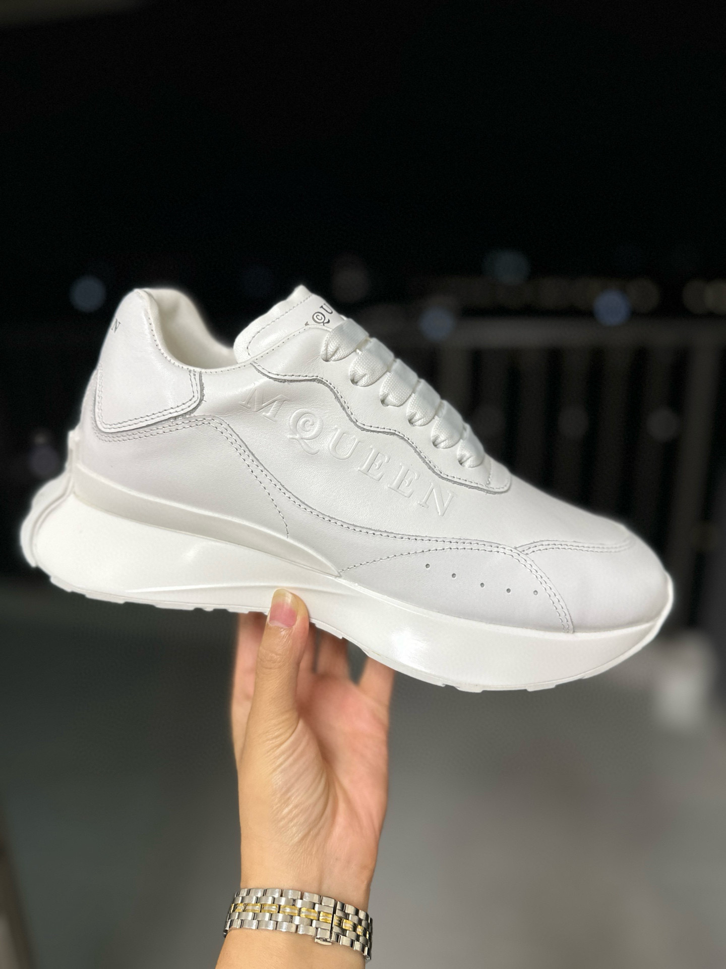 NO:616804,Professional McQueen factory. Top version. Couple model. Alexander McQUEEN high version has been upgraded to the highest quality again. McQueen Spring, Summer, Autumn and Winter. Top version. Purchasing level. Recruiting national online and offline agents to join. Fabric imported from Italy, high-quality cowhide, resistant to water rubbing and does not change color. Lining. A-grade super soft water-dyed sheepskin imported from Italy. Resistant to stains. Sweat-absorbent. Breathable. Comfortable. Feet: Top version imported Italian super soft cowhide. Outsole PU+ counter 1:1.  The shoe box is an original beige box. Plus a white flip cover with double-layer protection. Cloth bag. Handbag. Certificate of conformity 1:1 mold opening 4-piece set. A pair of shoelaces are delivered. You can choose a pair of shoelaces in any color of the factory. The size of the shoelaces is 34-41 for women and 38-46 for men. Special remarks (women's size 34.40.41 and men's size 38.45.46 are customized and cannot be returned or exchanged). Please note when placing an order in Niuli!  Win-win cooperation,casual shoes/sports shoes,alexander mcqueen,sneakers,cowhide,sheepskin19860909专业麦昆工厂.顶级版本.情侣款 Alexander McQUEEN高版本再次升级为最高品质 麦昆 春夏秋冬 顶级版本 代购级别 诚招全国线上线下代理商加盟 面料意大利进口高质感牛皮,抗水擦不变色 内里 A级意大利进口超软水染羊皮里.耐脏.吸汗.透气.舒适 垫脚: 顶级版进口意大利超软牛里皮 大底PU+专柜1:1 鞋盒原版米黄盒. 外加白翻盖合双层保护.布袋.手提袋.合格证1:1开模4件套.配送鞋带一双. 鞋带可以任意选本工厂的所有颜色一双 码数女34-41.男38-46 特别备注（女码34. 40 .41,男码38 .45.46属定制,不.退.换）牛里报单时请备注！合作共赢,休闲鞋/运动鞋,alexander mcqueen,sneakers,cowhide,sheepskin,Women's Shoes