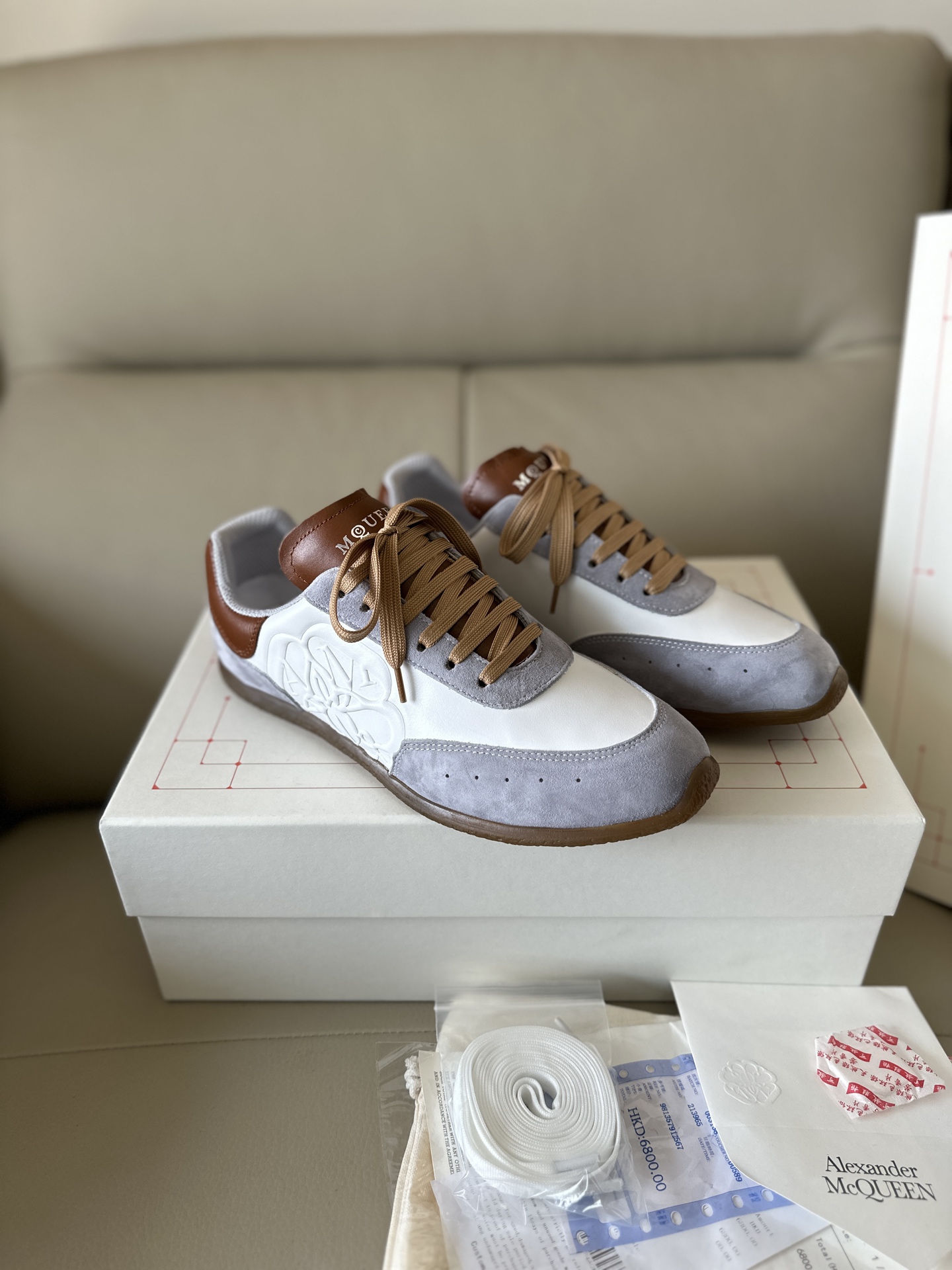 NO:706013,Professional McQueen factory. Top version. Couple model. Alexander McQUEEN high version has been upgraded to the highest quality again. McQueen Spring, Summer, Autumn and Winter. Top version. Purchasing level. Recruiting national online and offline agents to join. Fabric imported from Italy with high quality. Water-resistant and does not change color. Lining A-grade super soft mesh imported from Italy. Resistant to dirt. Sweat-absorbent. Breathable. Comfortable. Foot pads: Top version imported Italian super soft cowhide leather. Outsole PU+ counter 1:1 shoe box original beige box.  Plus white flip cover and double-layer protection. Cloth bag. Handbag. Certificate of conformity 1:1 mold opening 4-piece set. Delivered with a pair of shoelaces. You can choose a pair of shoelaces in any color of the factory. The size of the shoelaces is 34-41 for women. 38-46 for men. Special remarks (women’s size 34.40.41, men’s size 38.45.46 is customized and cannot be returned or exchanged). Please note when placing an order in Niuli!  Win-win cooperation, casual shoes/sneakers, alexander mcqueen, sneakers19860909专业麦昆工厂.顶级版本.情侣款 Alexander McQUEEN高版本再次升级为最高品质 麦昆 春夏秋冬 顶级版本 代购级别 诚招全国线上线下代理商加盟 面料意大利进口高质感.抗水擦不变色 内里 A级意大利进口超软网里.耐脏.吸汗.透气.舒适 垫脚: 顶级版进口意大利超软牛里皮 大底PU+专柜1:1 鞋盒原版米黄盒. 外加白翻盖合双层保护.布袋.手提袋.合格证1:1开模4件套.配送鞋带一双. 鞋带可以任意选本工厂的所有颜色一双 码数女34-41.男38-46 特别备注（女码34. 40 .41,男码38 .45.46属定制,不.退.换）牛里报单时请备注！合作共赢,休闲鞋/运动鞋,alexander mcqueen,sneakers,Women's Shoes