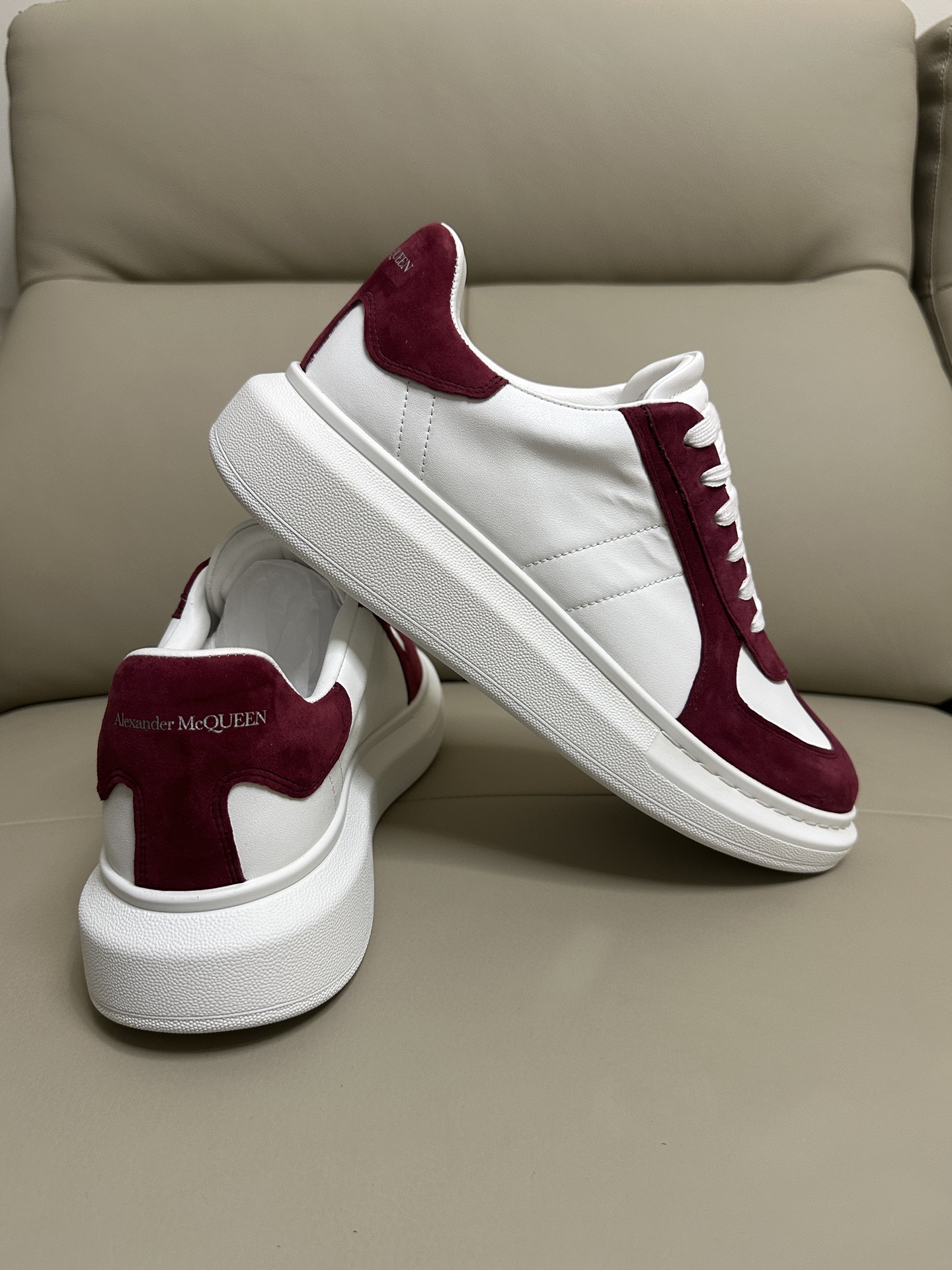 Alexander McQueen Women's Shoes - Professional McQueen factory. Top version. Couple style. Self-produced and sold, men's and women's trendy shoes are complete in styles, reliable quality, first-hand supply, large quantity and excellent price. Welcome to compare. — photo 2