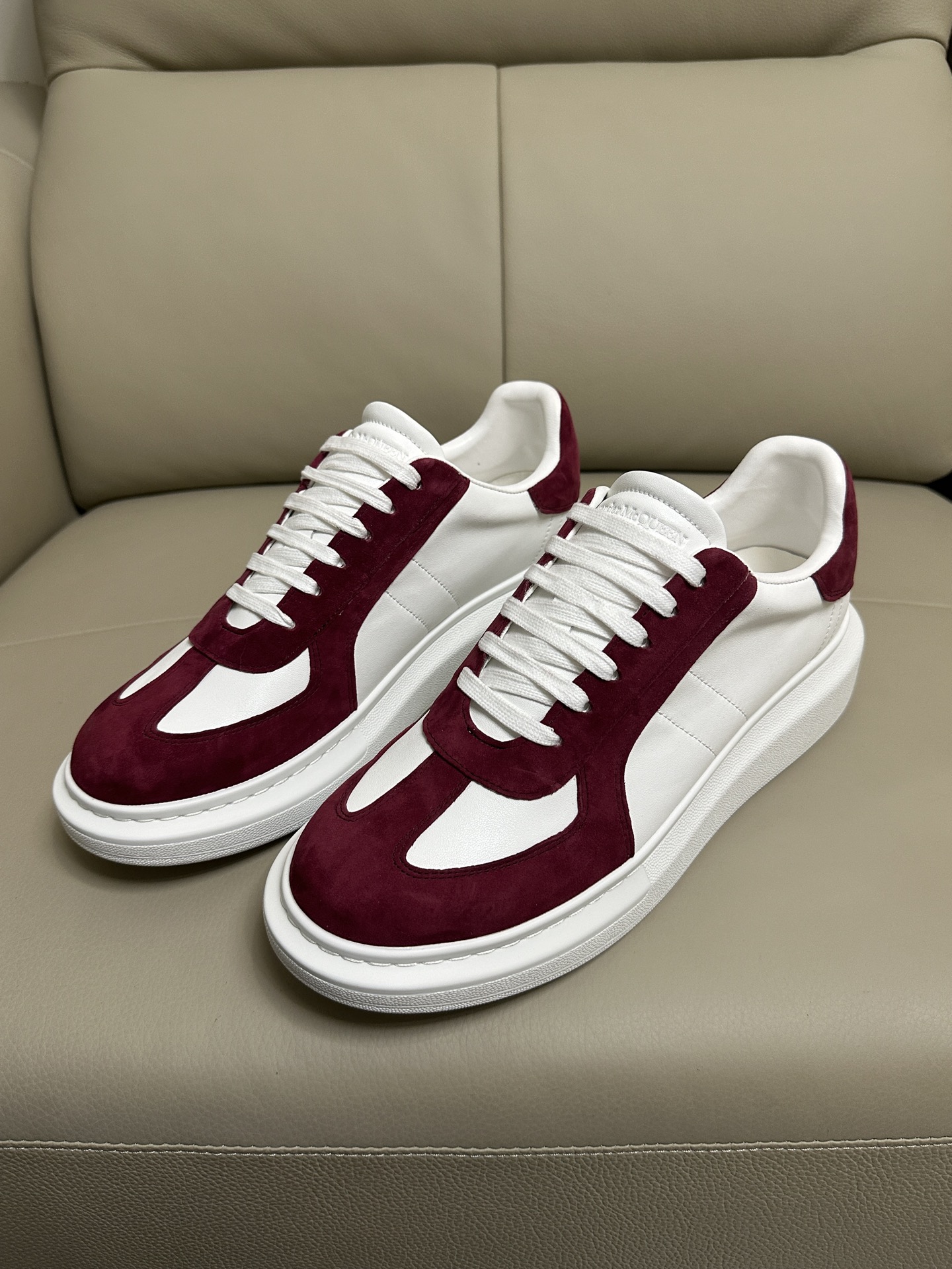 Alexander McQueen Women's Shoes - Professional McQueen factory. Top version. Couple style. Self-produced and sold, men's and women's trendy shoes are complete in styles, reliable quality, first-hand supply, large quantity and excellent price. Welcome to compare. — photo 3