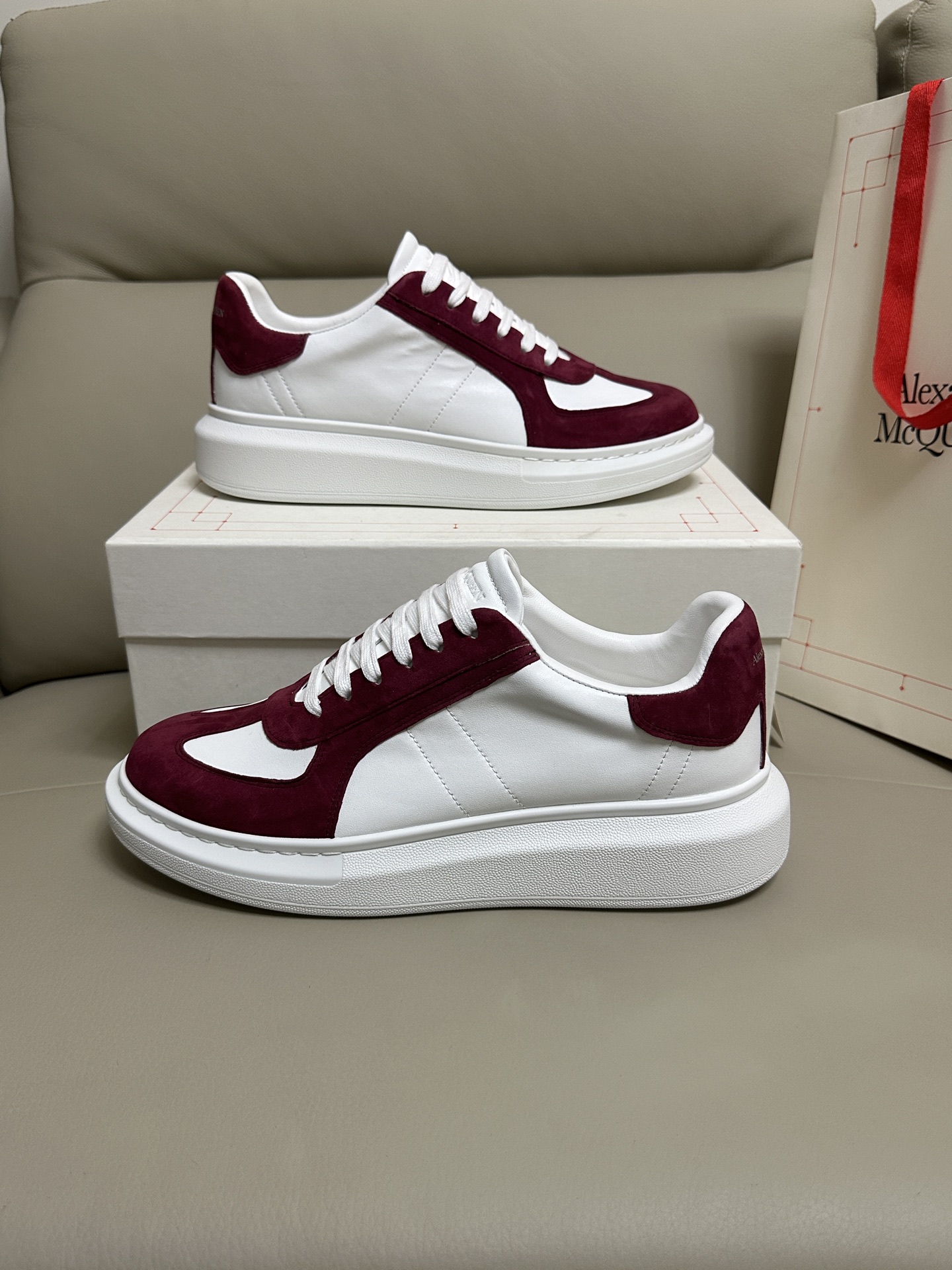 Alexander McQueen Women's Shoes - Professional McQueen factory. Top version. Couple style. Self-produced and sold, men's and women's trendy shoes are complete in styles, reliable quality, first-hand supply, large quantity and excellent price. Welcome to compare. — photo 4