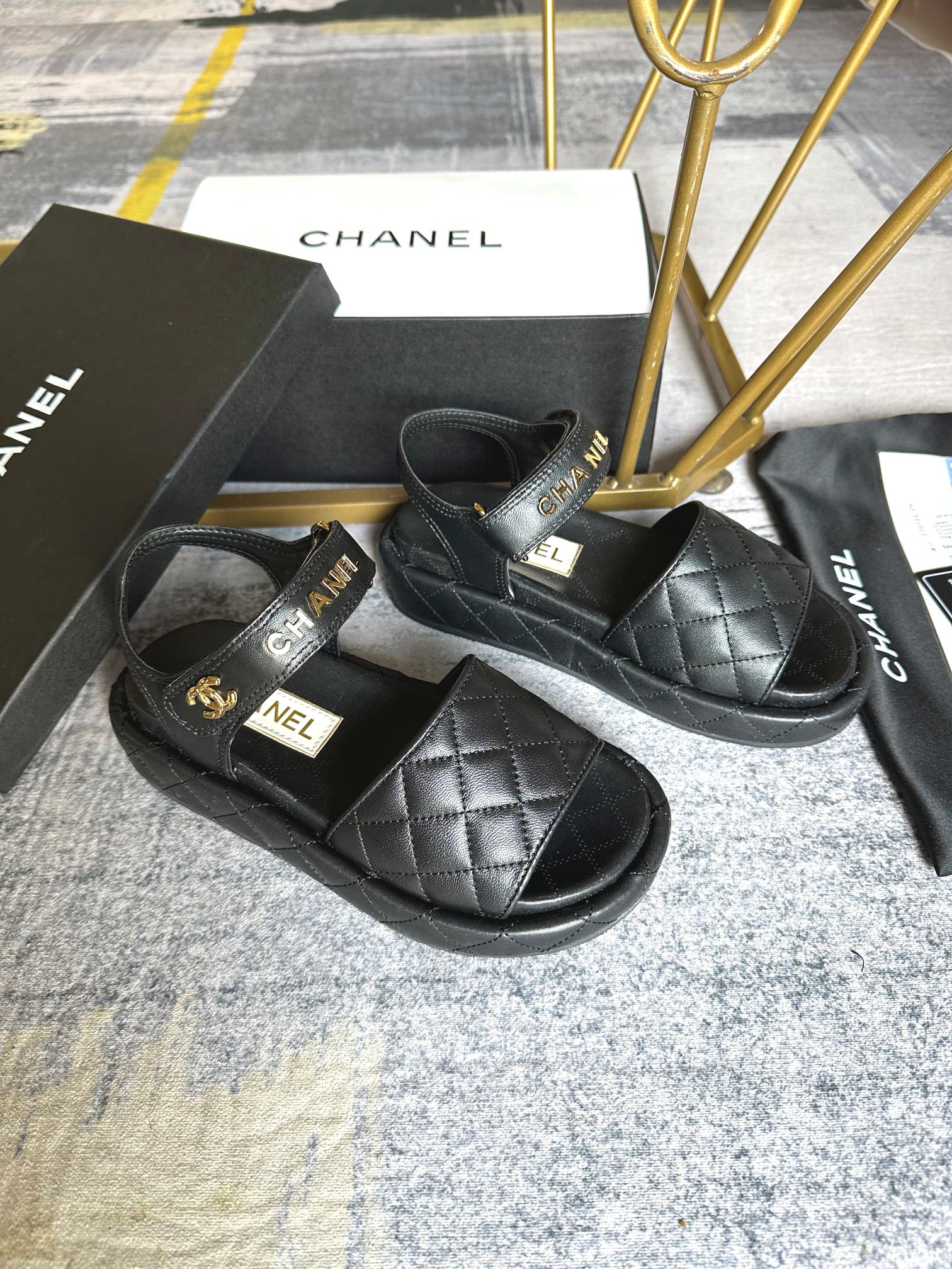 2024Ss Chanel Chanel primavera / verano nuevas sandalias, sandalias de velcro de playa de la serie, 