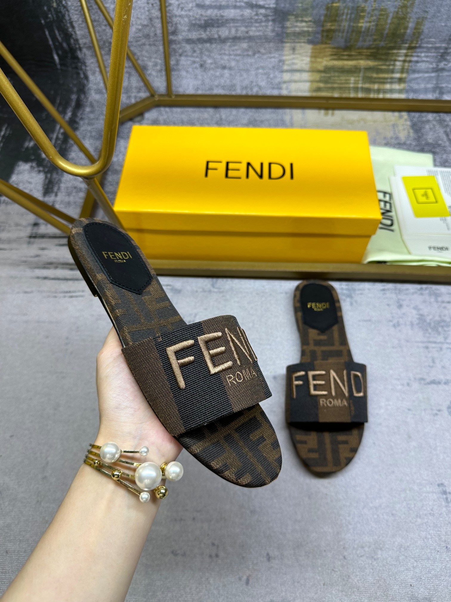 FENDI最新爆款，宽饰带平底拖鞋，条纹帆布材料 同色皮边缘，FF提花帆布鞋垫，同色羊皮垫脚，35-42码