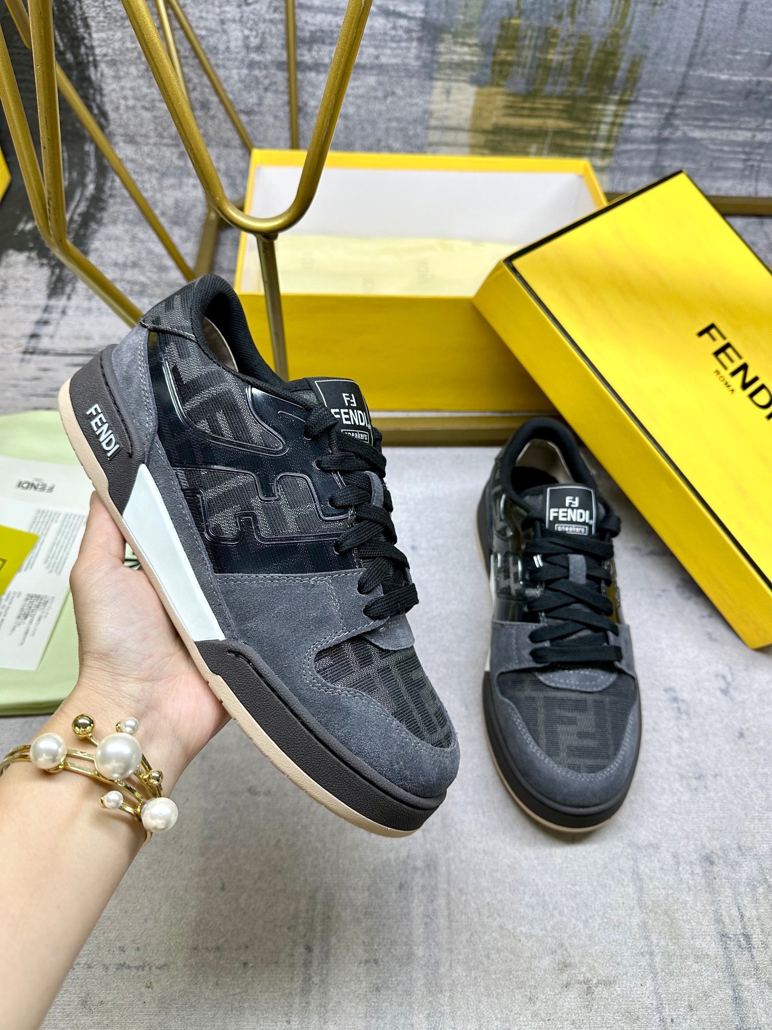 NO:170523,FENDI Match Lace-up Sneakers, embellished with grey and black jacquard FF fabric material with black grey suede details, translucent FF decals on the side, women's size 35-40, men's size 39-45, casual shoes/sports shoes, fendi, sneakers, chamois leather19860909FENDI Match系带最新运动鞋,点缀灰色和黑提花FF布料材质饰有黑灰色麂皮细节,侧面半透明FF贴花,女码35-40码,男码39-45码,休闲鞋/运动鞋,fendi,sneakers,chamois leather,Women's Shoes