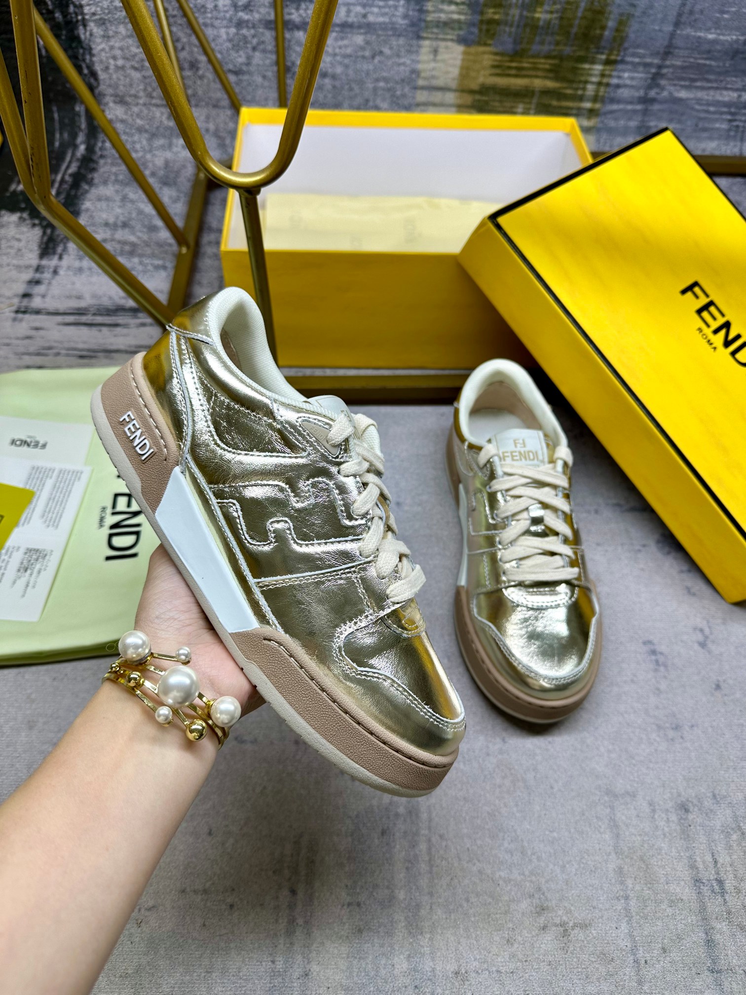 NO:170527,FENDI Match Lace Latest Sneakers, Metallic Leather Material Fabric, Women's Size 35-40, Men's Size 39-45, Casual Shoes/Sneakers, Fendi, Sneakers19860909FENDI Match系带最新运动鞋,金属色皮材质面料,女码35-40码,男码39-45码,休闲鞋/运动鞋,fendi,sneakers,Women's Shoes