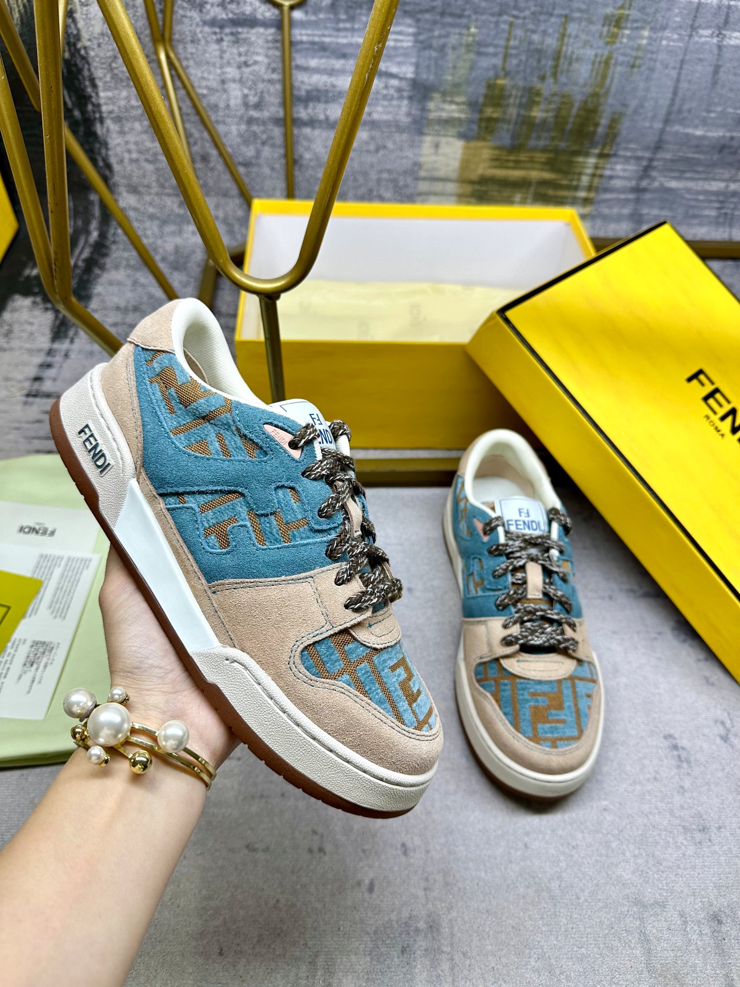 NO:170531,FENDI Match Lace-up Sneakers, Velvet Letters with Colored Suede, Women's Size 35-40, Men's Size 39-45, Casual Shoes/Sneakers, Fendi, Sneakers, Chamois Leather19860909FENDI Match系带最新运动鞋,丝绒字母搭配彩色麂皮,女码35-40码,男码39-45码,休闲鞋/运动鞋,fendi,sneakers,chamois leather,Women's Shoes