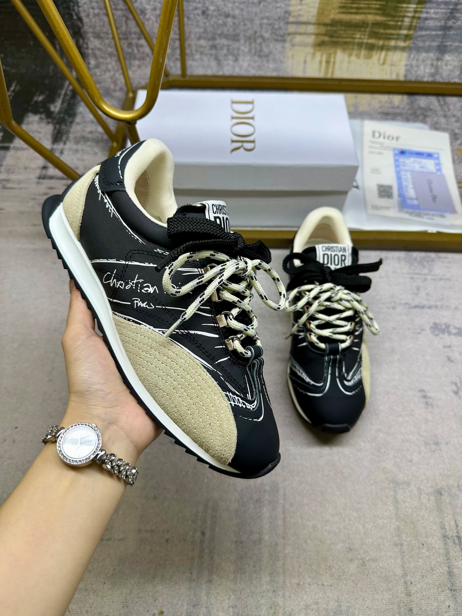 NO:258936,Dior sketch 25ss spring and summer show style graffiti sketch training shoes Forrest Gump shoes, the most popular item on the spring and summer show, the overall feeling is completely new, the material is made of silk cowhide, it looks good and versatile on the feet. It can be used in any style of clothes, pants and skirts, and whoever wears them looks good!  Size35-41 size, running volume and price, casual shoes/sports shoes, dior, dior, sneakers, skirts, cowhide19860909Dior sketch 迪奥25ss春夏走秀款涂鸦素描德训鞋 阿甘鞋,春夏秀场出镜率最高的单品 ,整体感觉焕然一新,材质是丝绸牛皮搭配,上脚真心好看又百搭 啥风格衣服裤子裙子都能驾驭 谁穿谁好看 ！Size35-41码,跑量价,休闲鞋/运动鞋,dior,dior,sneakers,skirts,cowhide,Women's Shoes