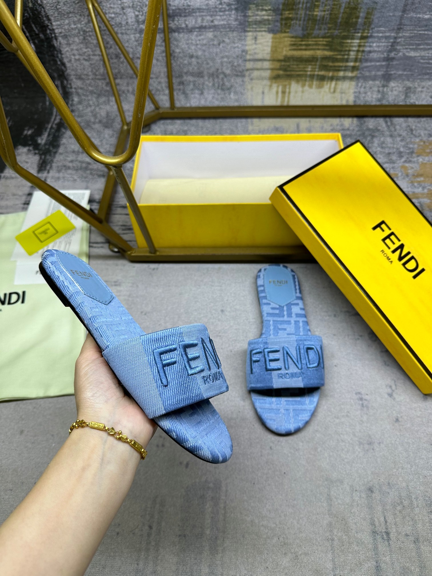 NO:244494,FENDI's latest hit, wide-trimmed flat slippers, striped canvas material   same-color leather edges, FF jacquard canvas insoles, same-color sheepskin footbeds, sizes 35-42, rubber outsoles, leather outsoles, slippers, fendi, slippers, sheepskin, Leather soles19860909FENDI最新爆款,宽饰带平底拖鞋,条纹帆布材料 同色皮边缘,FF提花帆布鞋垫,同色羊皮垫脚,35-42码,橡胶大底,真皮大底,拖鞋,fendi,slippers,sheepskin,Leather soles,Women's Shoes