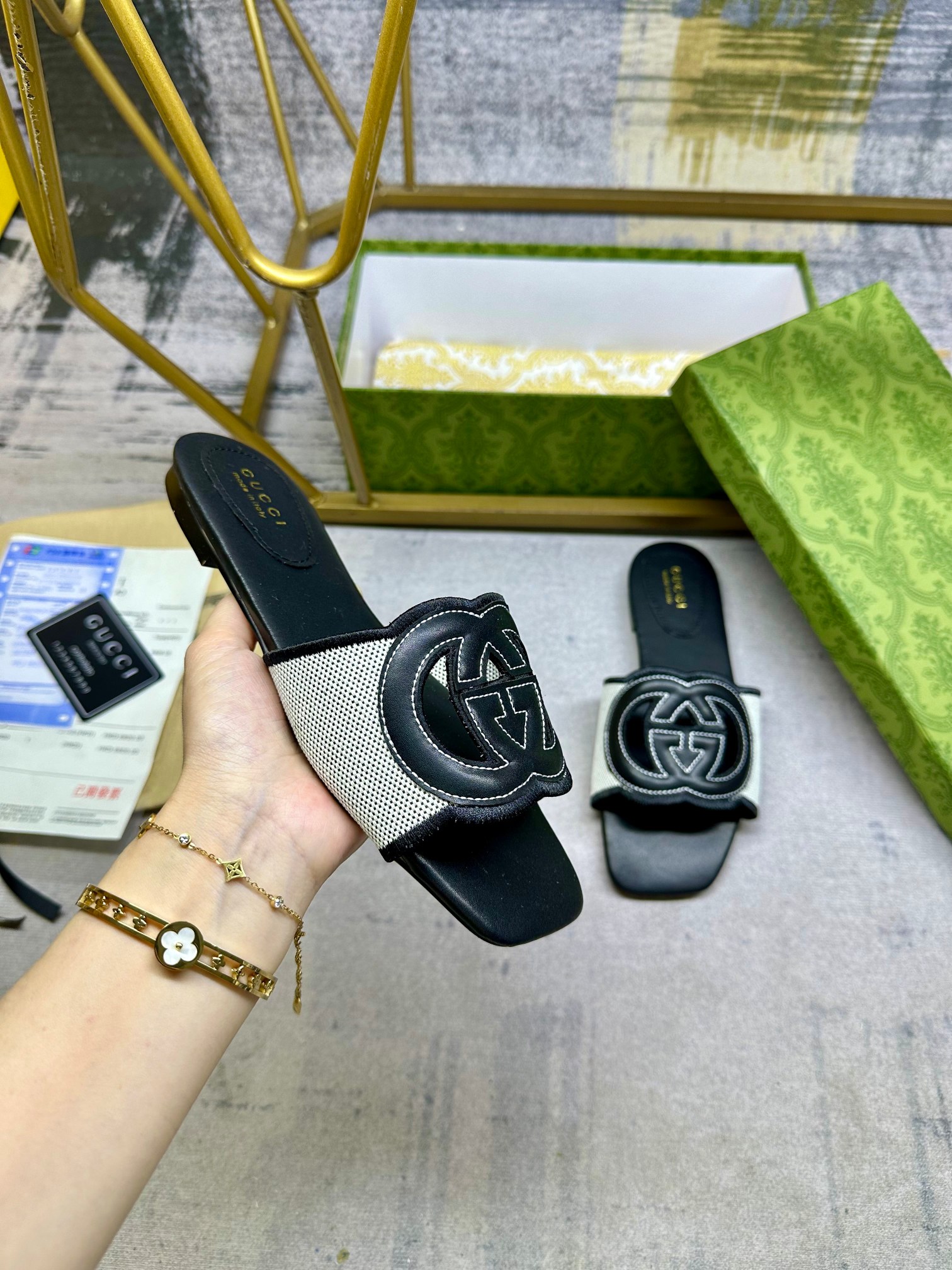 NO:244488,Gucci's latest popular slippers, interlocking double G, is renovated with super large hollow details on this slipper. Embroidery edge locking technology, size 35-42, rubber soles, leather soles, slippers, gucci, slippers, Leather soles19860909Gucci最新爆款拖鞋,互扣式双G在这款拖鞋上以超大镂空细节焕新呈现.刺绣锁边工艺,码数35-42码,橡胶大底,真皮大底,拖鞋,gucci,slippers,Leather soles,Women's Shoes
