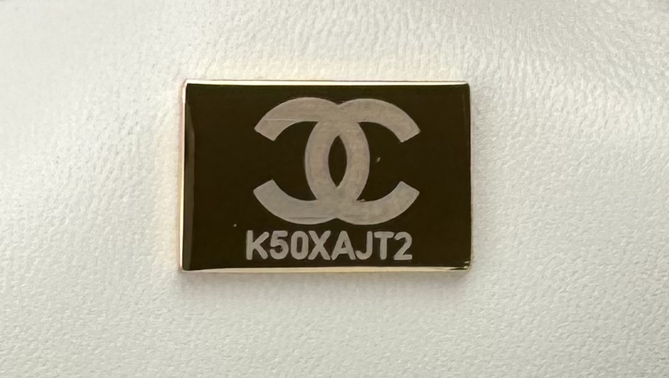 大号小号品牌:Chanel简介:原单质量经典之作华丽与气质的前沿是你意想不到的尊贵皮种:原单进口小羊皮里