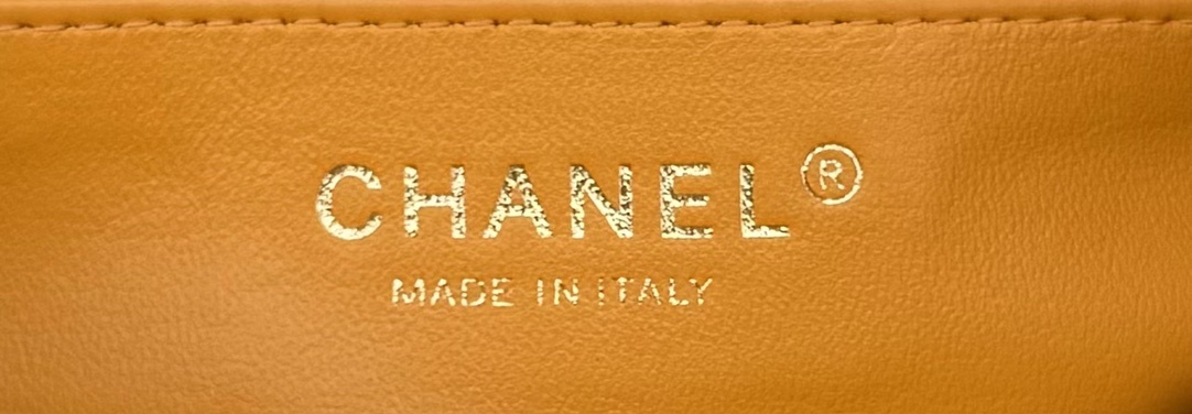 大号小号品牌:Chanel简介:原单质量经典之作华丽与气质的前沿是你意想不到的尊贵皮种:原单进口小羊皮里