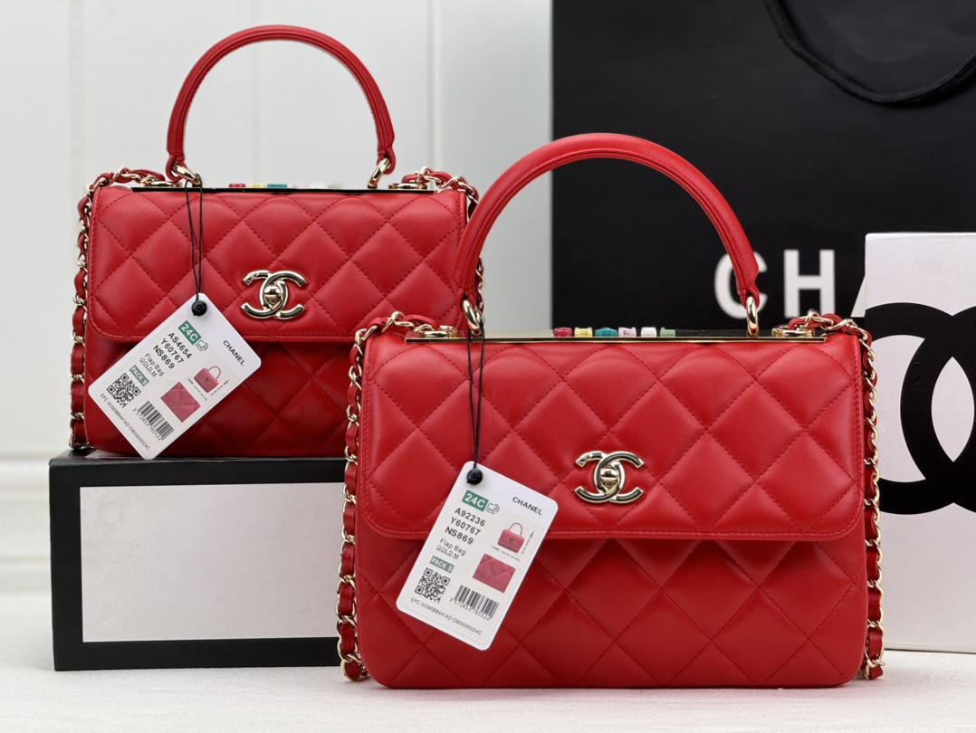 大号小号品牌:Chanel简介:原单质量经典之作华丽与气质的前沿是你意想不到的尊贵皮种:原单进口小羊皮里