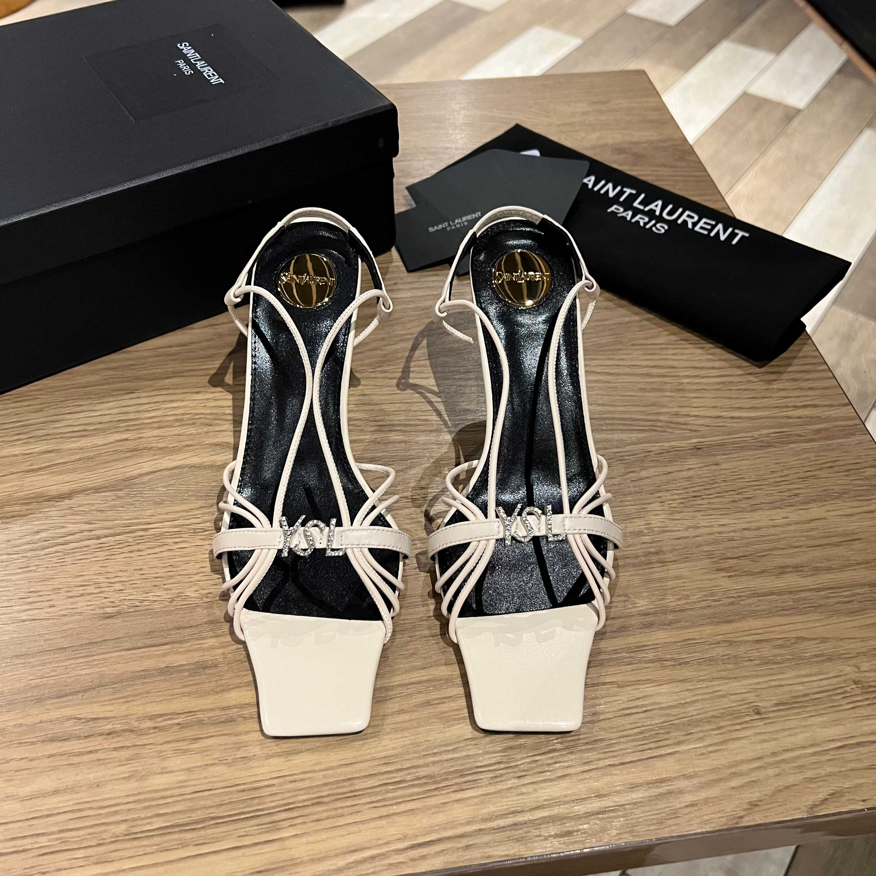 NO:867112,[Saint Laurent] YSL letter diamond buckle square toe high-heeled sandals. Imported calfskin upper, water-dyed sheepskin lining, Italian genuine leather outsole, heel height 8cm, Size35-39 (40.41.42 custom-made, non-refundable), high heels, saint laurent, saint laurent, saint laurent, sandals, high heels, cowhide, sheepskin, Leather soles19860909【Saint Laurent 圣罗兰】YSL字母钻扣方头高跟凉鞋. 鞋面进口小牛皮 内里垫脚水染羊皮 大底意大利真皮大底 跟高8cm Size35-39（40.41.42定做不退换）,高跟鞋,saint laurent,saint laurent,saint laurent,sandals,high heels,cowhide,sheepskin,Leather soles,Women's Shoes