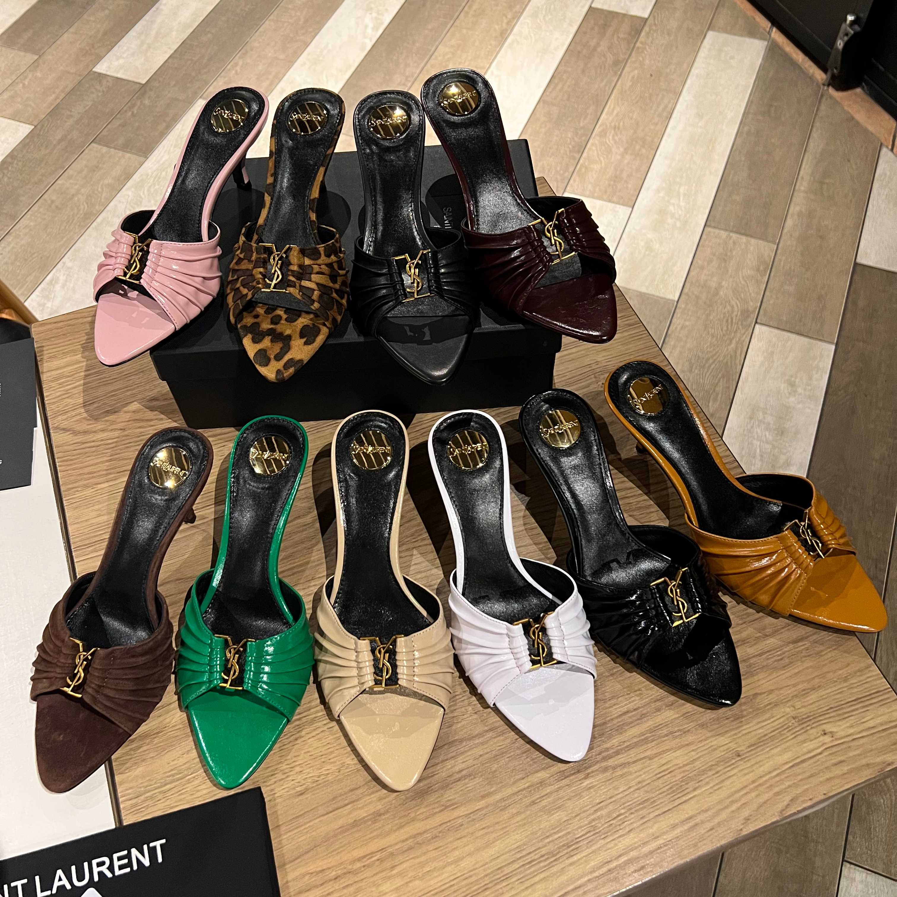 NO:867150,[Saint Laurent] YSL letter buckle pointed toe high-heeled slippers. Upper oil-waxed sheepskin/patent leather, lining water-dyed sheepskin, outsole Italian leather outsole, heel height 6cm, Size35-39 (40.41.42 custom-made, non-refundable), high heels, saint laurent, saint laurent, saint laurent, high heels, slippers, sheepskin, Leather soles19860909【Saint Laurent 圣罗兰】YSL字母扣尖头高跟拖鞋. 鞋面油蜡羊皮/漆皮 内里垫脚水染羊皮 大底意大利真皮大底 跟高6cm Size35-39（40.41.42定做不退换）,高跟鞋,saint laurent,saint laurent,saint laurent,high heels,slippers,sheepskin,Leather soles,Women's Shoes