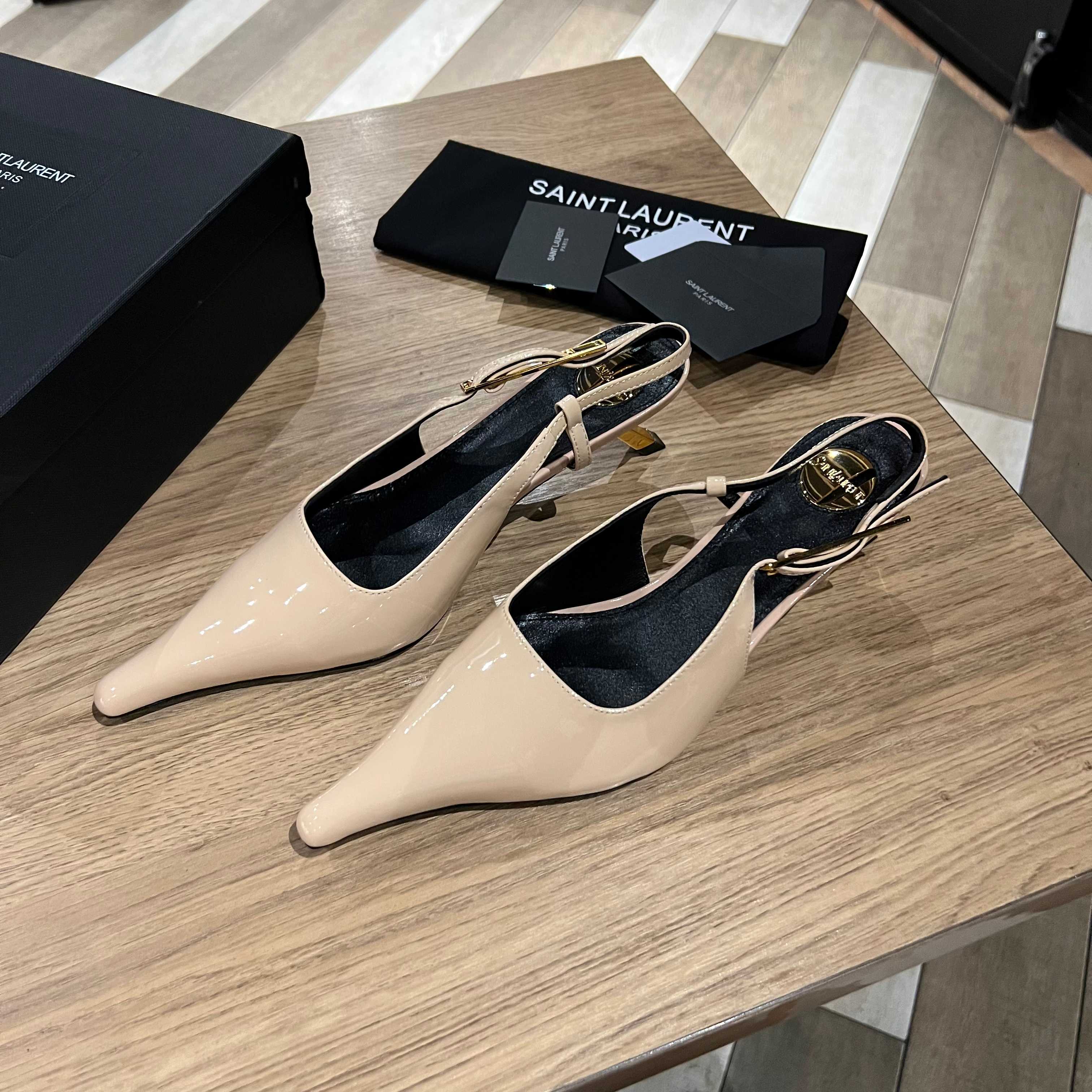 Женские лаковые туфли Saint Laurent бежевые