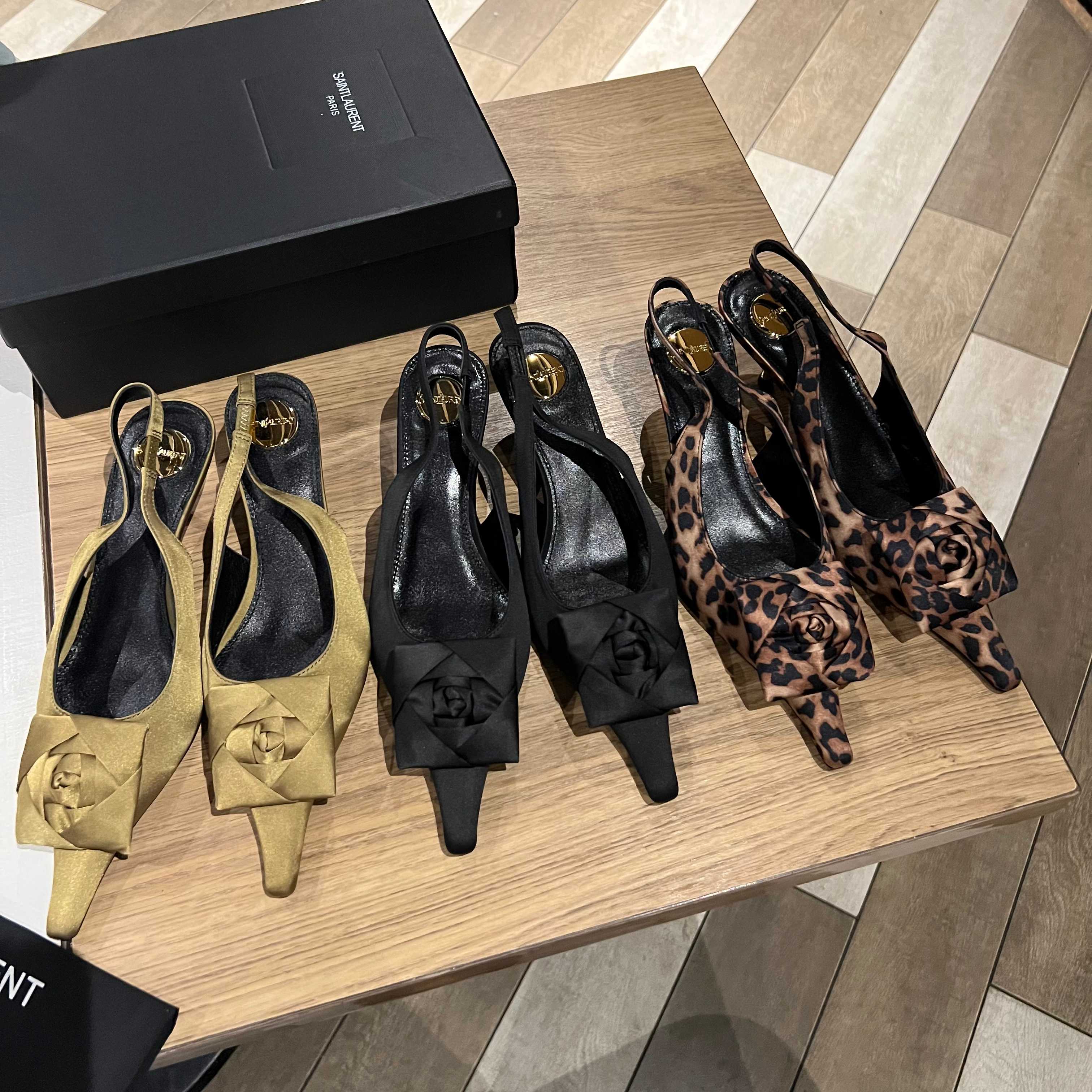 NO:867216,[Saint Laurent] YSL three-dimensional flower kitten heel shoes. The upper is imported silk satin, the lining is imported sheepskin, the sole is Italian genuine leather, the heel height is 4.5cm, size35-39 (40.41.42 custom-made, non-refundable), high heels, saint laurent, saint laurent, saint laurent, high heels, sheepskin, real silk, Leather soles19860909【Saint Laurent 圣罗兰】YSL立体花朵小猫跟后空单鞋. 鞋面进口真丝缎面 内里进口羊皮 鞋底意大利真皮大底 跟高4.5cm size35-39（40.41.42定做不退换),高跟鞋,saint laurent,saint laurent,saint laurent,high heels,sheepskin,real silk,Leather soles,Women's Shoes