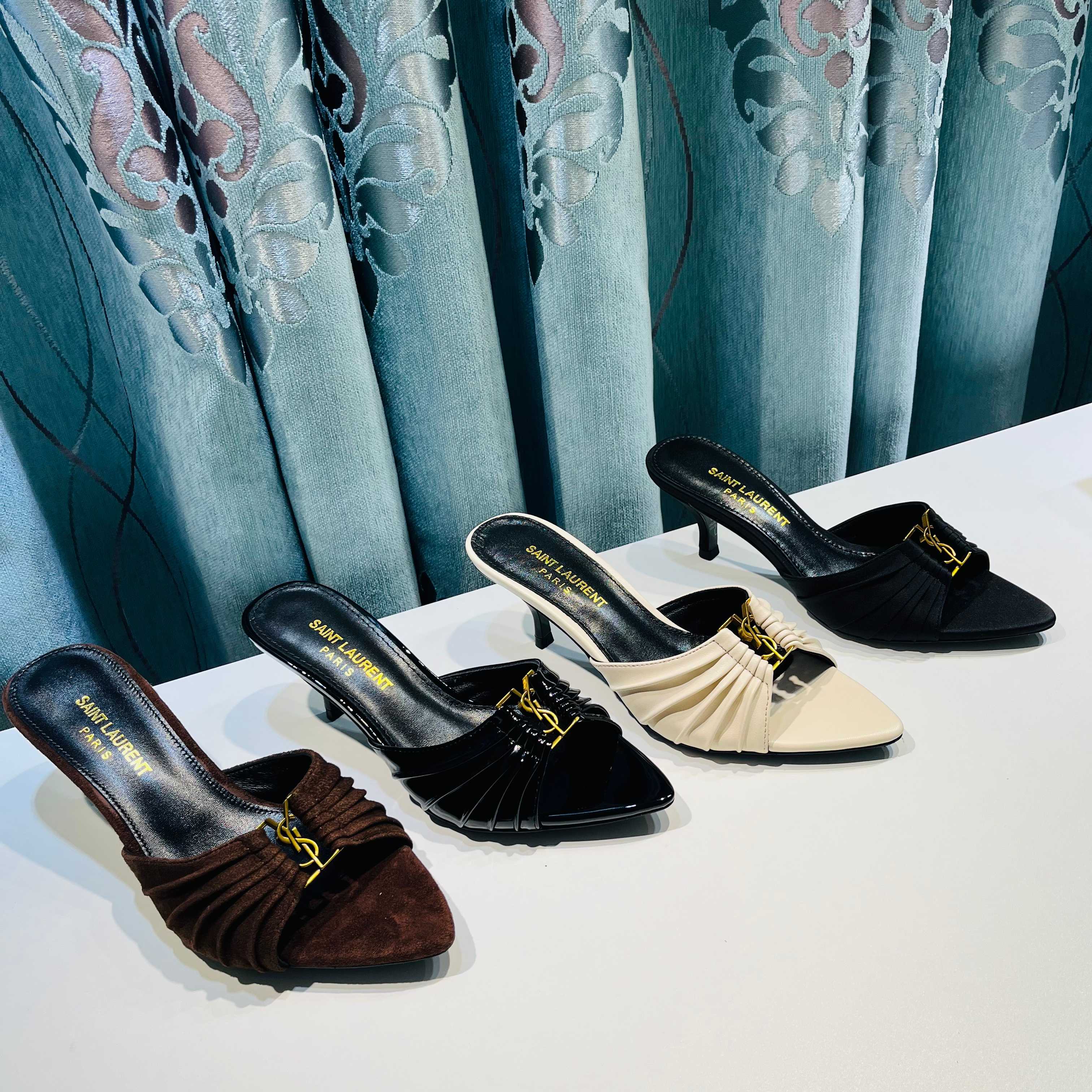 NO:867136,[Saint Laurent] YSL letter buckle pointed toe high-heeled/low-heeled slippers. Upper waxed sheepskin/patent leather/sheepskin/real silk, lining water-dyed sheepskin, outsole Italian leather outsole, heel height 6cm, Size35-39 (40.41.42 custom-made, non-refundable), high heels, saint laurent, saint laurent, saint laurent, high heels, slippers, sheepskin, real  silk,leather soles19860909【Saint Laurent 圣罗兰】YSL字母扣尖头高跟/矮跟拖鞋. 鞋面油蜡羊皮/漆皮/羊皮/真丝 内里垫脚水染羊皮 大底意大利真皮大底 跟高6cm Size35-39（40.41.42定做不退换）,高跟鞋,saint laurent,saint laurent,saint laurent,high heels,slippers,sheepskin,real silk,Leather soles,Women's Shoes