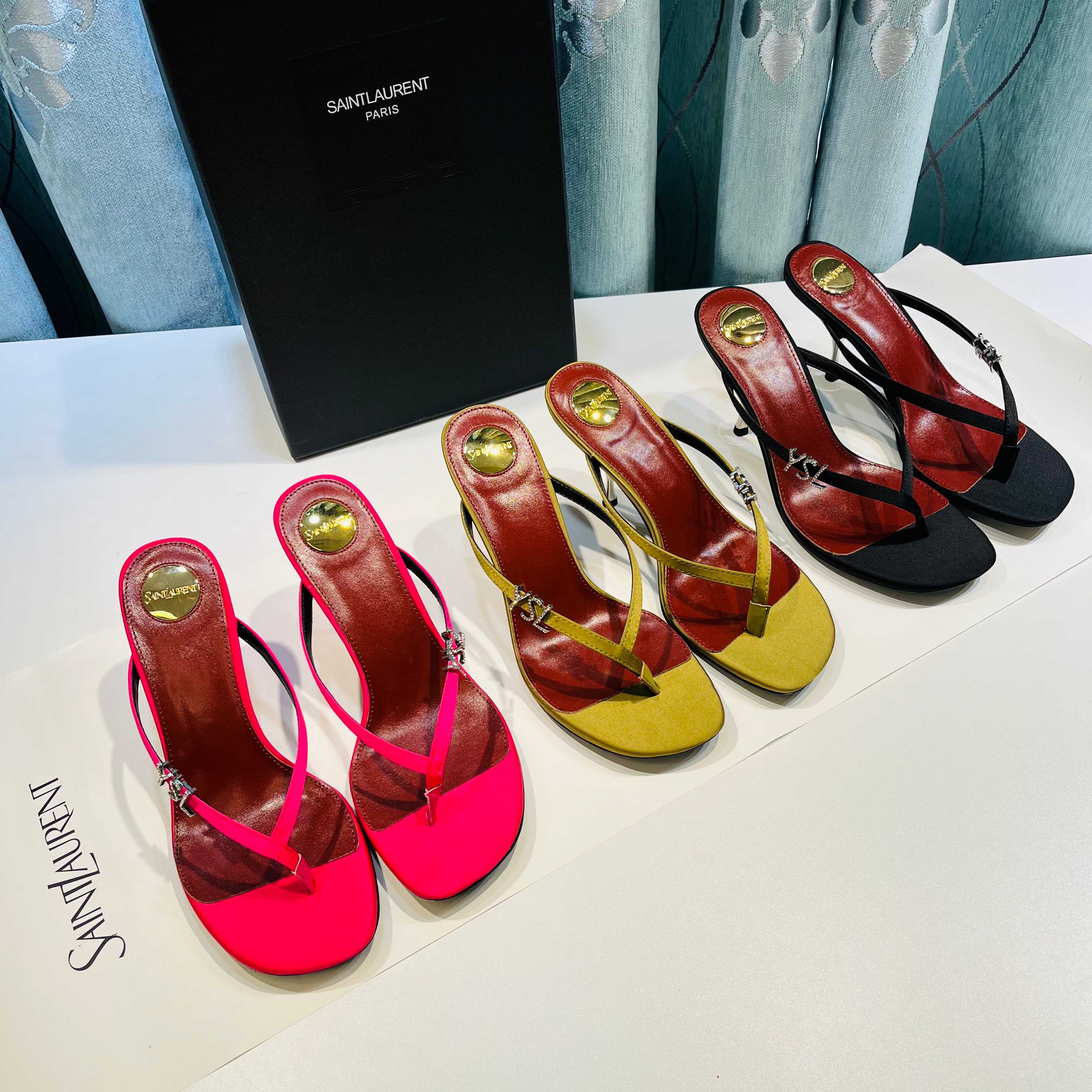 NO:867154,[Saint Laurent] YSL letter diamond buckle thong flip-flops/high-heeled sandals. Silk satin upper, sheepskin lining, leather outsole, heel height 8cm, Size35-39 (40.41.42 custom-made, non-refundable), high heels, saint laurent, saint laurent, saint laurent, sandals, high heels, slippers, sheepskin, real silk, Leather soles19860909【Saint Laurent 圣罗兰】YSL字母钻扣夹趾人字拖鞋/高跟凉鞋. 鞋面真丝缎面 内里垫脚羊皮 大底真皮大底 跟高8cm Size35-39（40.41.42定做不退换）,高跟鞋,saint laurent,saint laurent,saint laurent,sandals,high heels,slippers,sheepskin,real silk,Leather soles,Women's Shoes